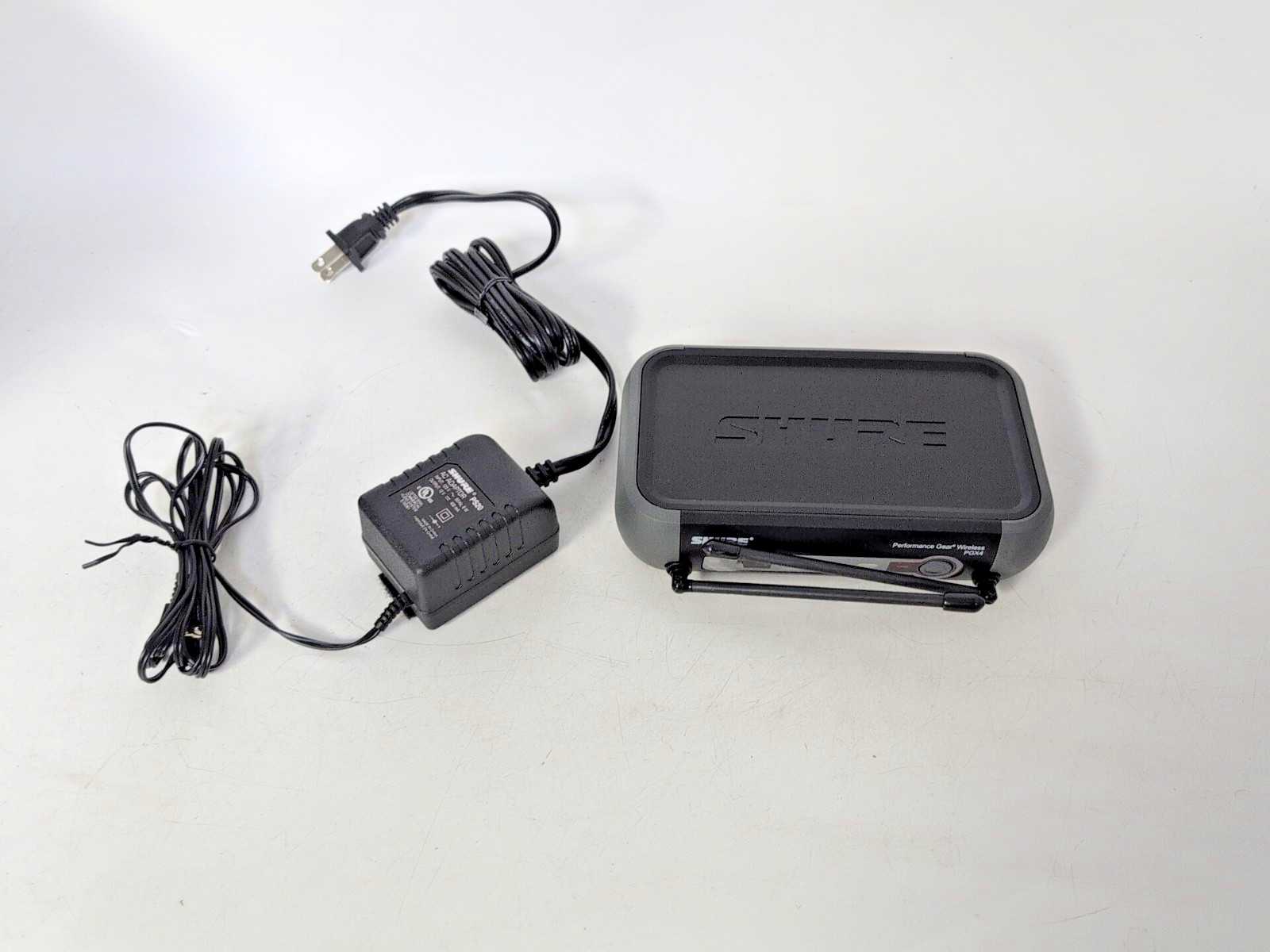 SHURE WIRELESS RECEIVER PGX4 H6 524-542 MHz