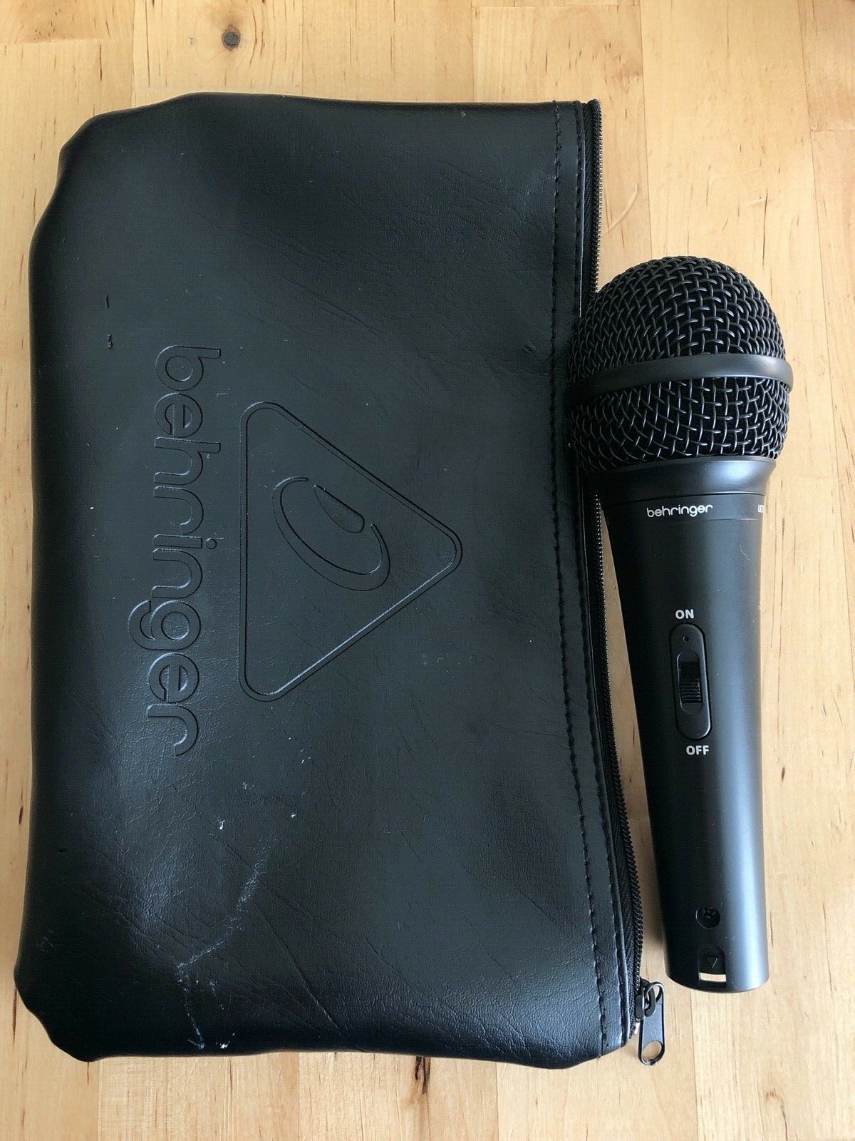 Behringer XM1800S Dynamic Wireless Professional Microphone Ultravoice w/ Bag