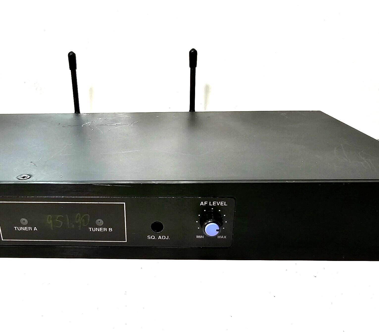 Audio Technica ATW-R19 UHF Diversity Receiver with Rackmount and Antenna –