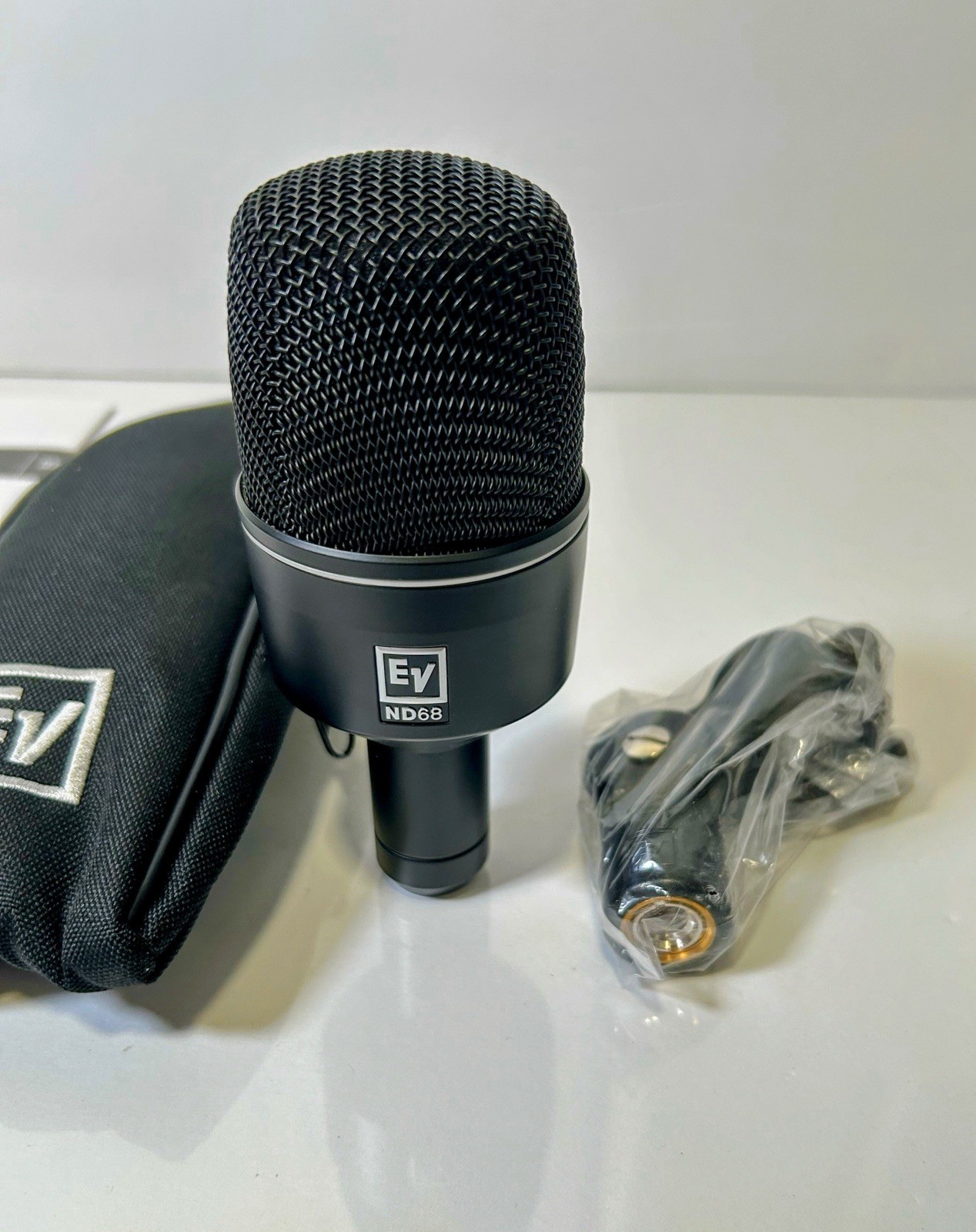 Electro-Voice ND68 Dynamic Supercardioid Bass Drum Microphone Black New