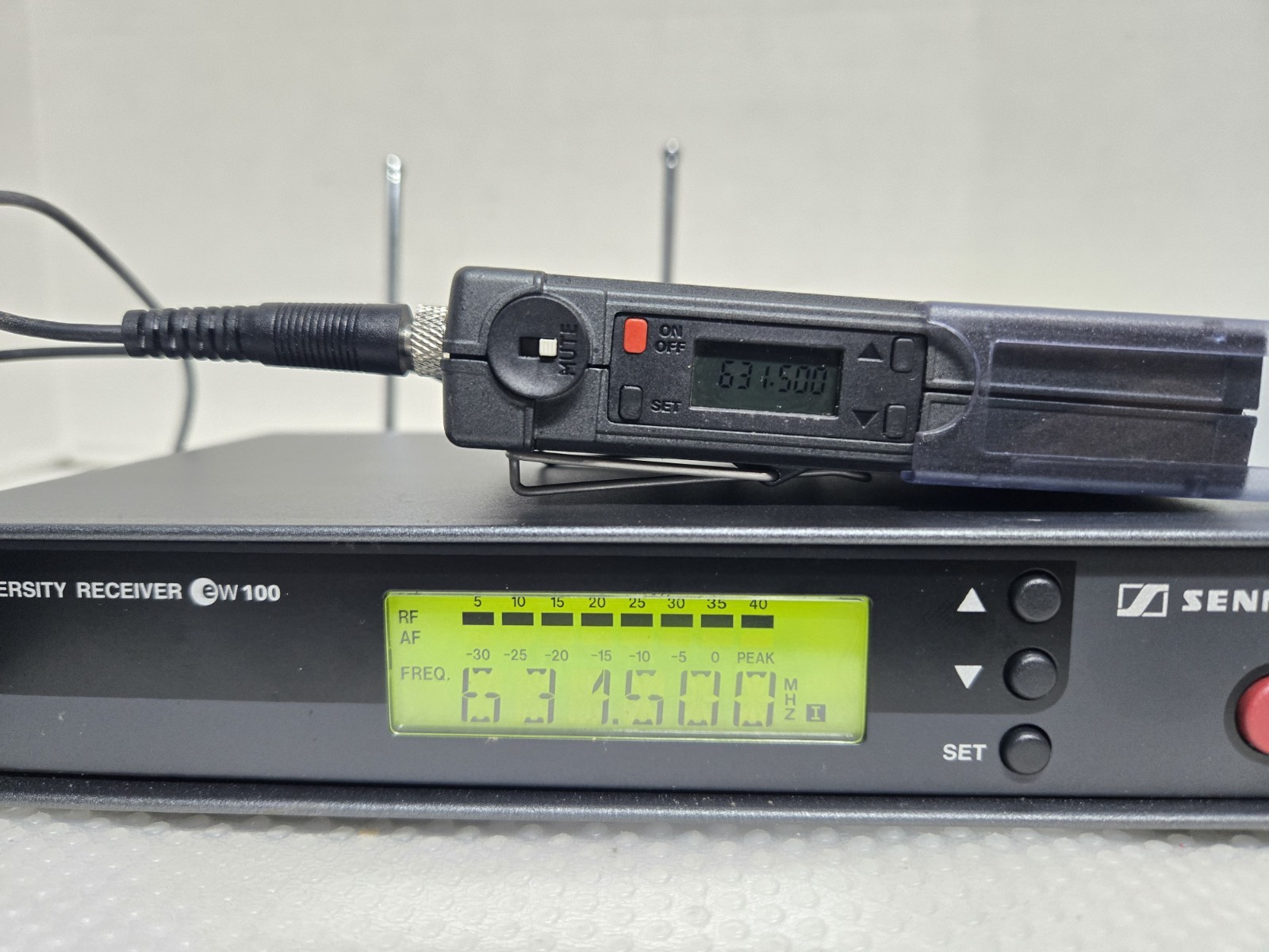 SENNHEISER EW100 Wireless Body Pack Transmitter Mic Me 3 & Receiver 630-662MHz