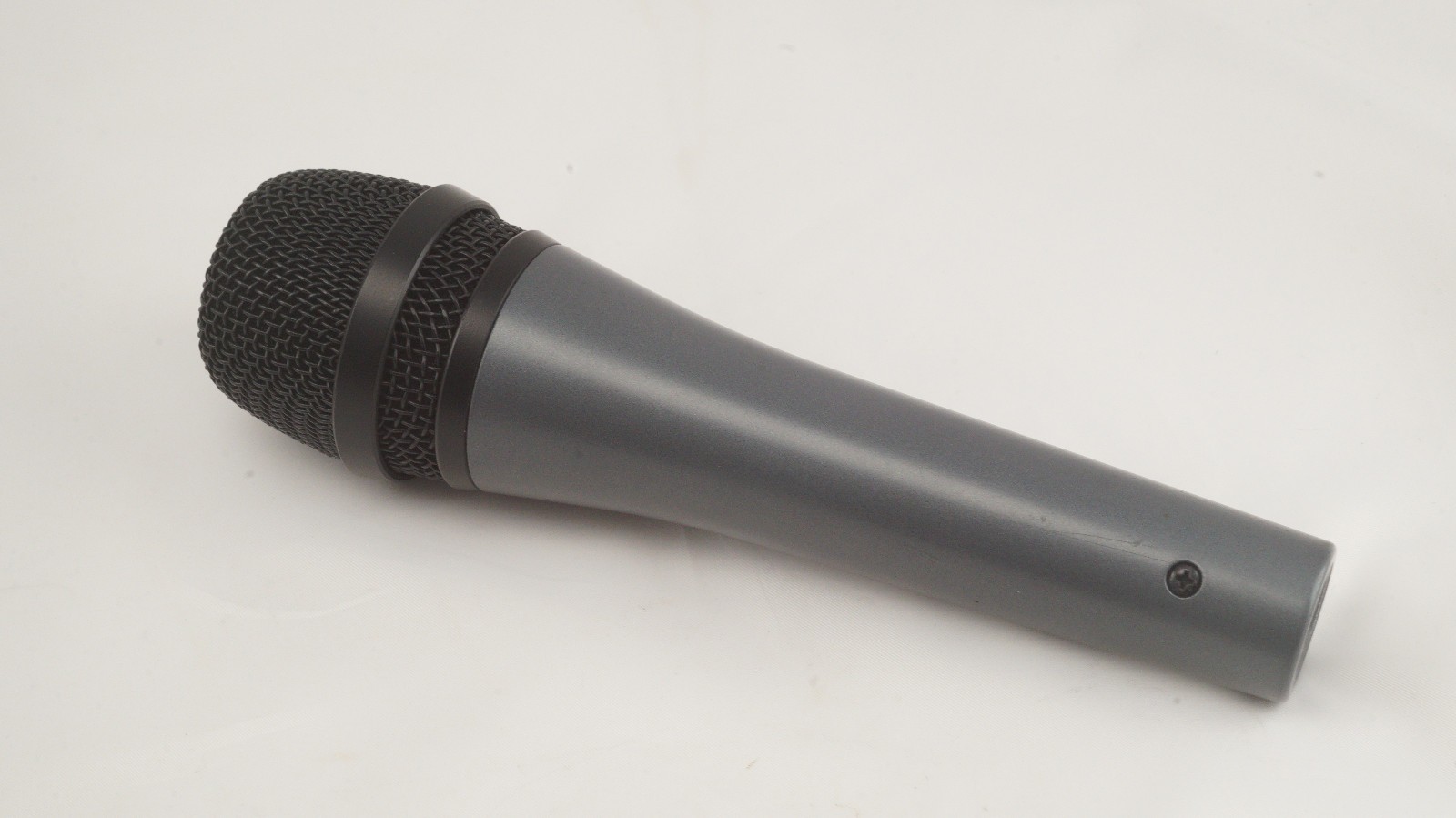 Sennheiser E835 Dynamic Wired XLR Professional Microphone W orig box Mint