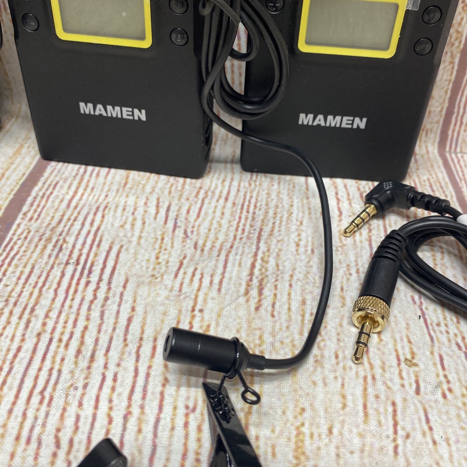 MAMEN WMIC-01 UHF Dual-Channel Wireless Microphone System , 1 Receiver 2 Trans