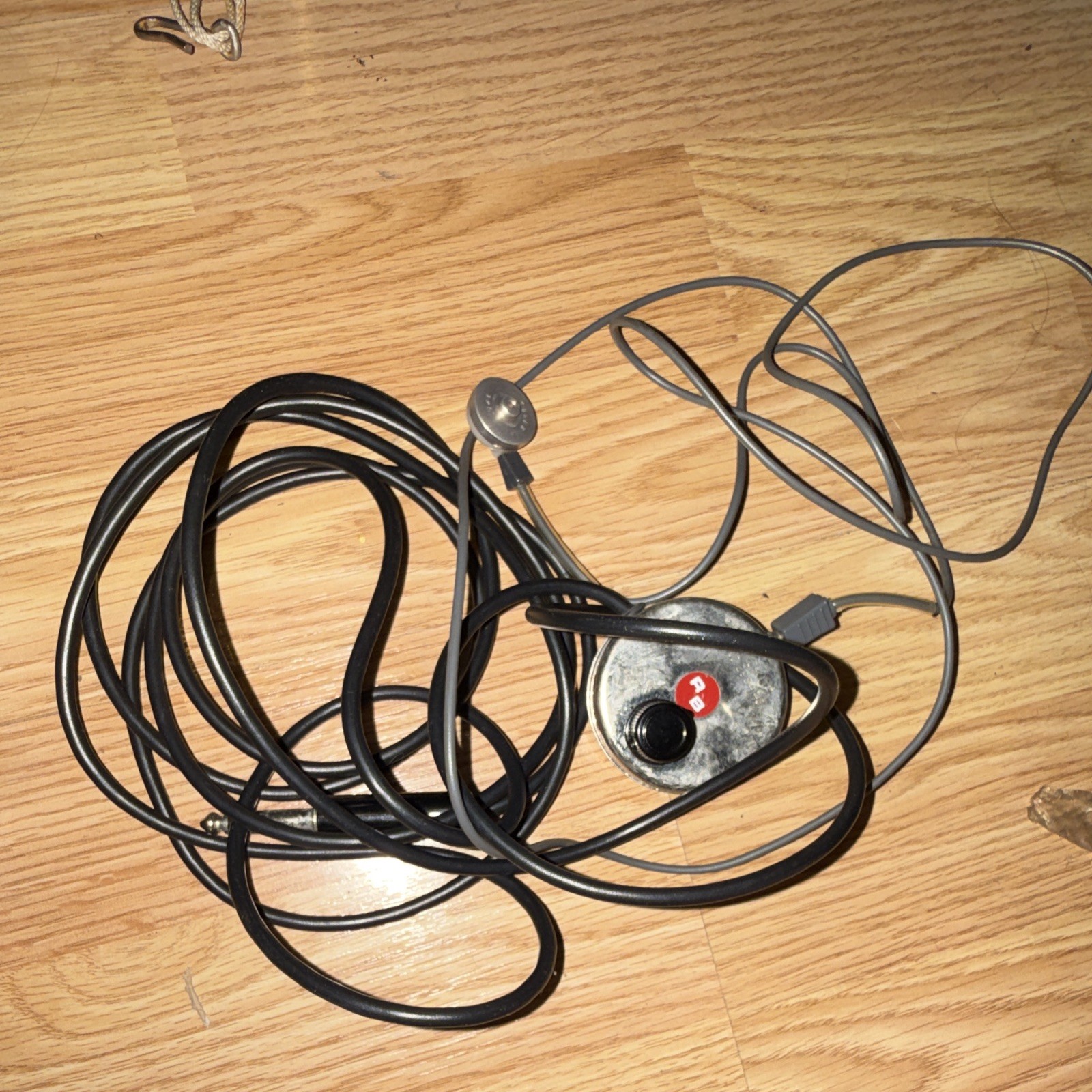 RB Pickup Patent No. 2,984,440. vintage contact pickup designed for saxophone