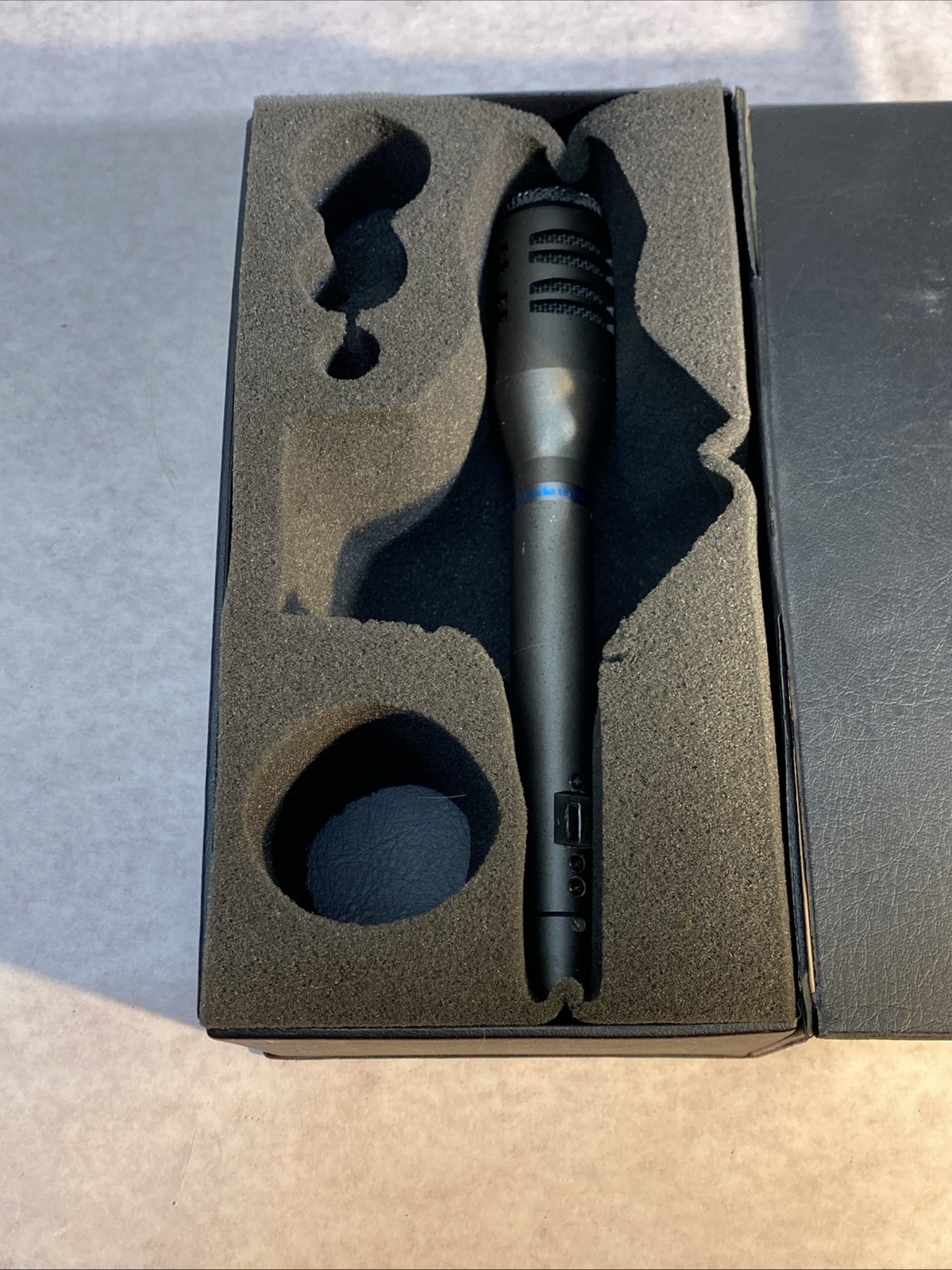 ATM11SM Unidirectional Fixed Charge Condenser Shock Mounted Microphone