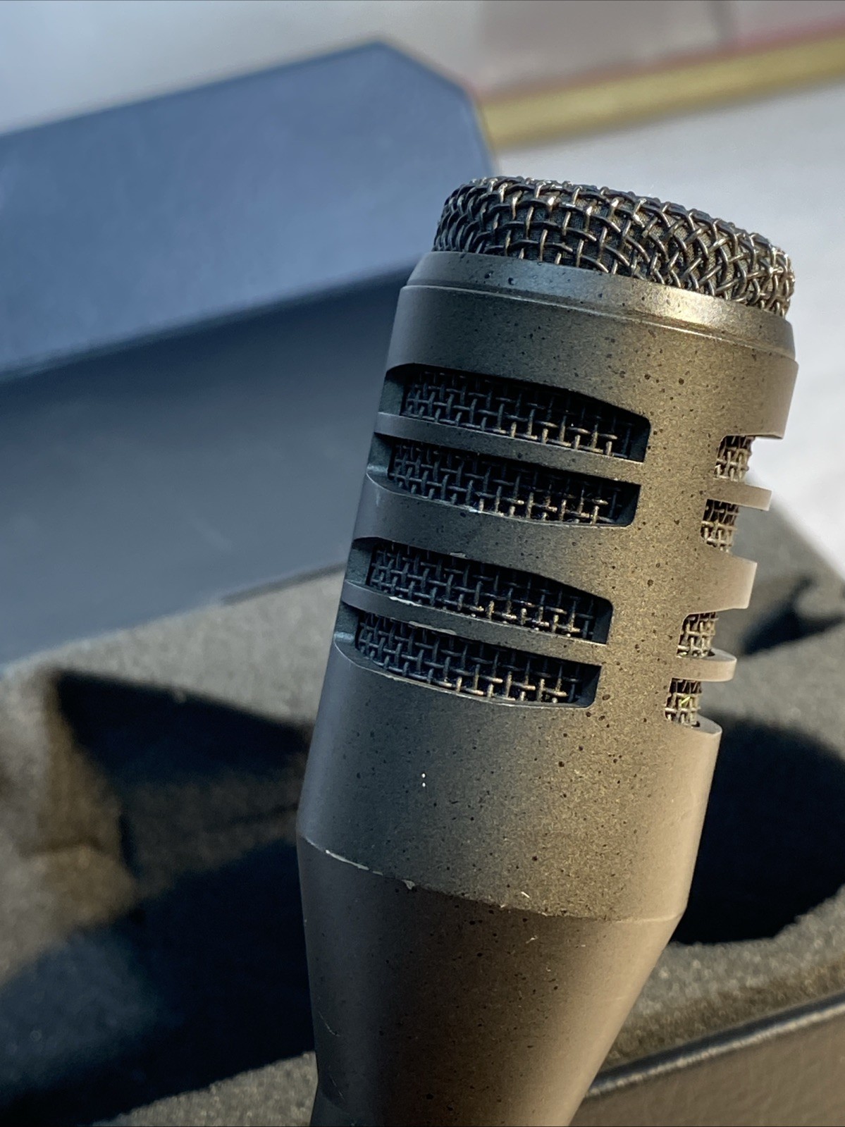 ATM11SM Unidirectional Fixed Charge Condenser Shock Mounted Microphone