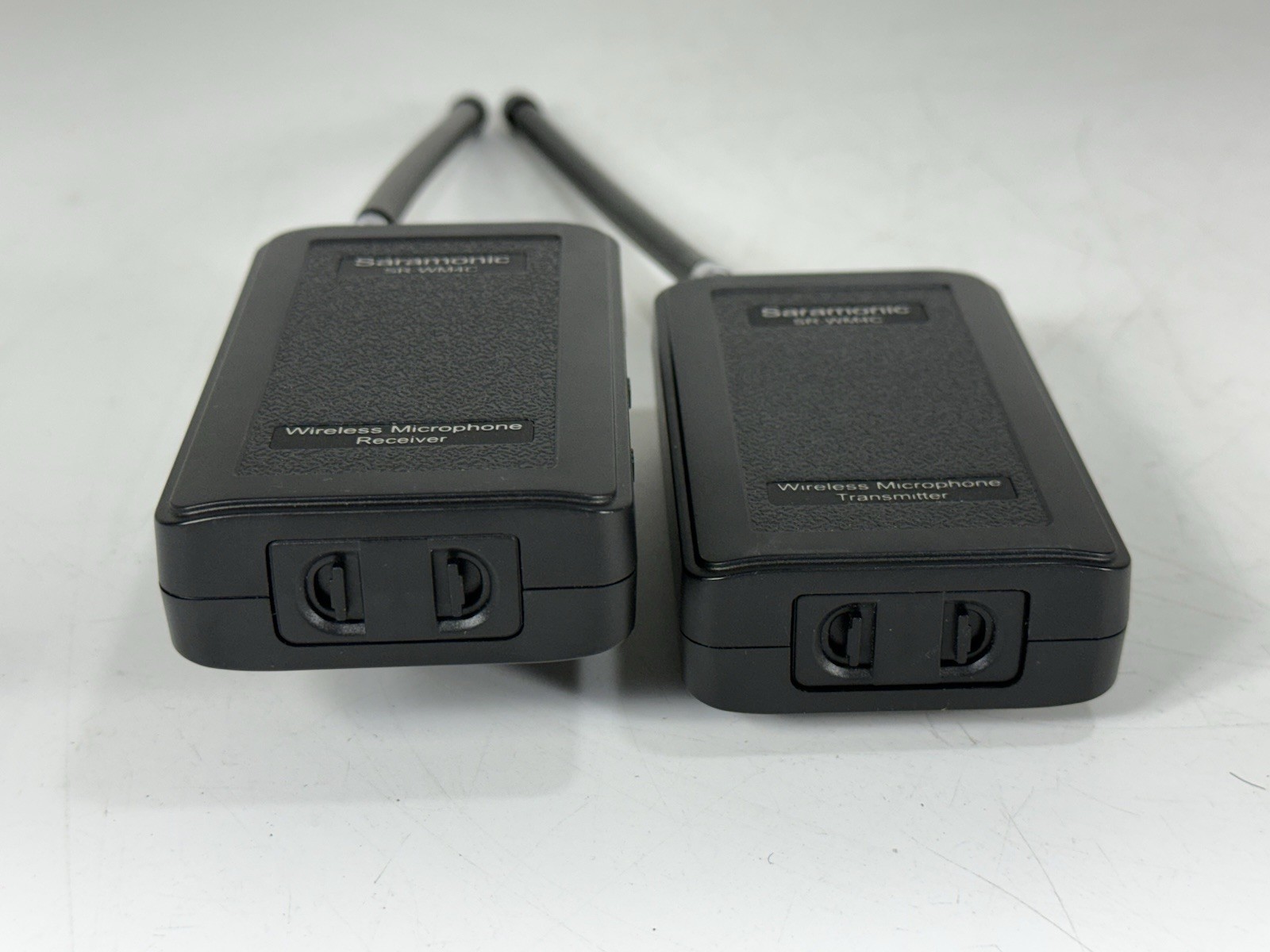 Saramonic SR-WM4C VHF Camera-Mount Wireless Omni Lavalier Microphone System