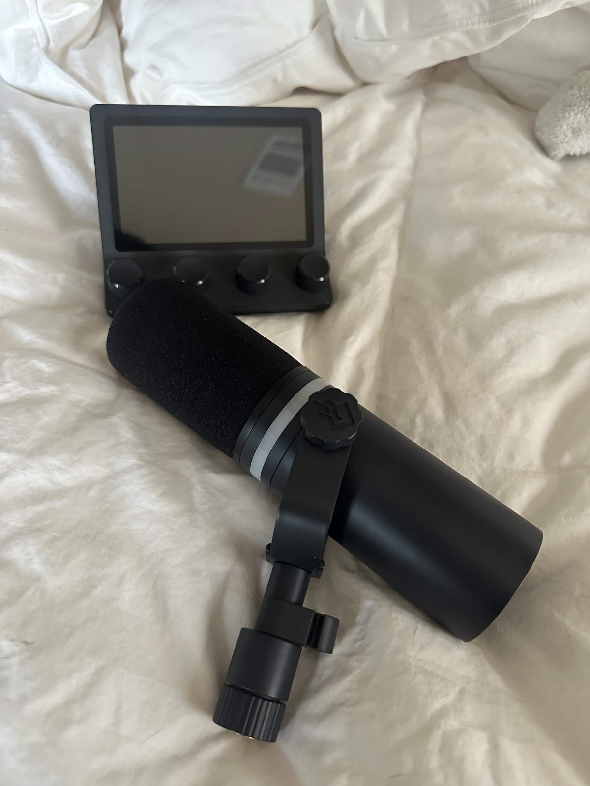Black BEACN Mic + BEACN Mix Bundle – Lightly Used Streaming Setup