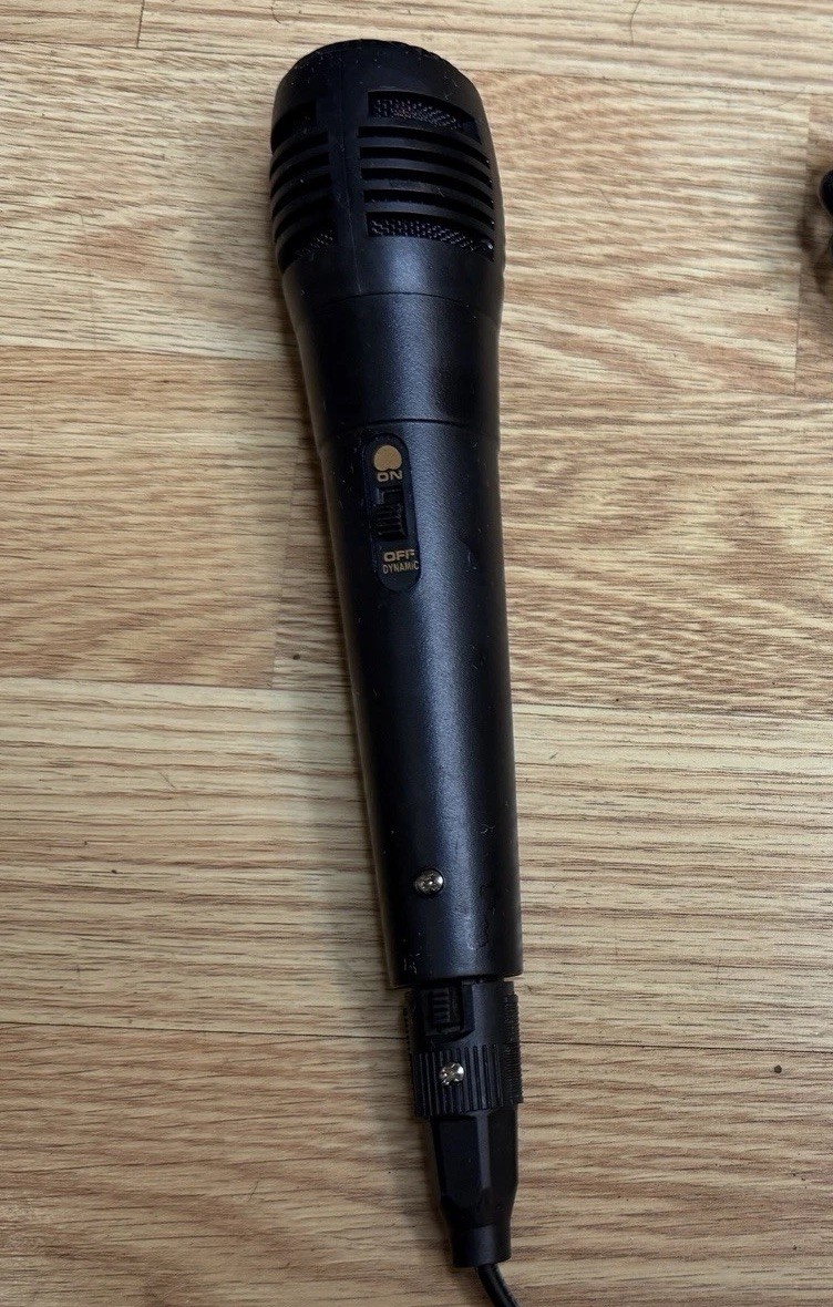 Wired Dynamic Microphone w/ XLR to 1/4 Cable On/Off Switch
