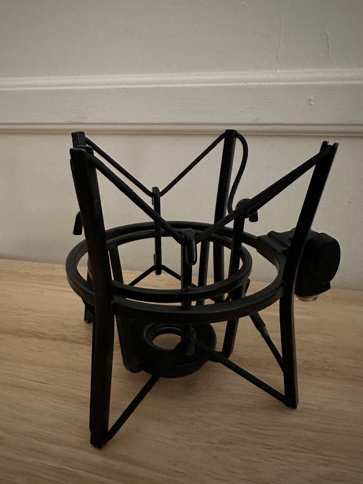 RODE PODCASTER MICROPHONE, SHOCK MOUNT, BOOM ARM. EXCELLENT CONDITION