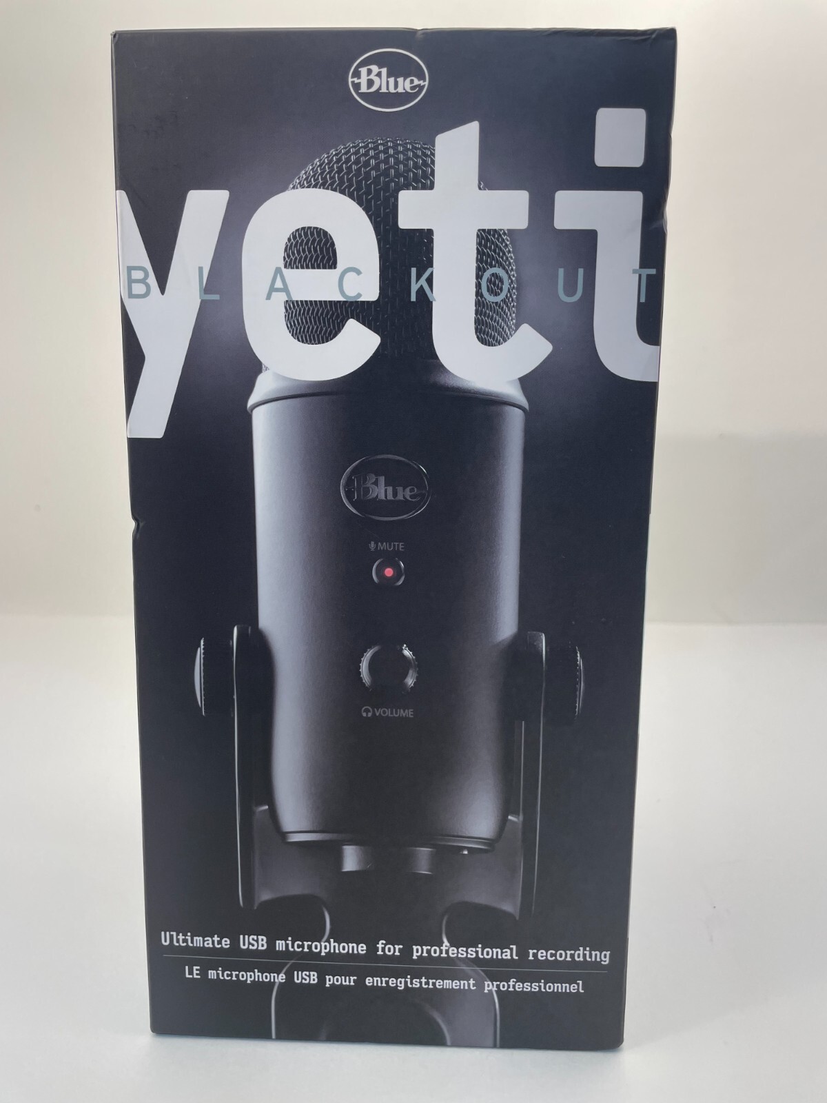 Blue Yeti Blackout Professonal USB LE Microphone for Recording 988-000100 New