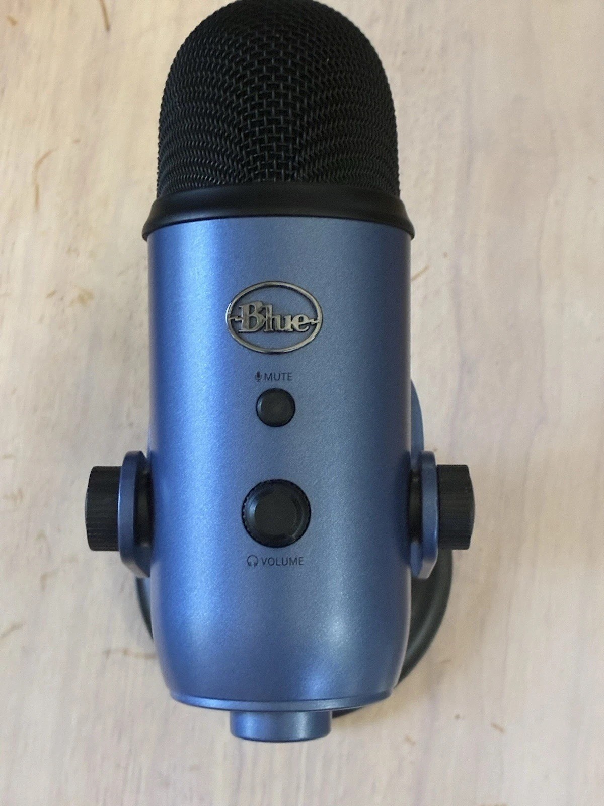 Blue Microphones Yeti Multi-pattern USB Condenser Mic Midnight Blue No Cords.