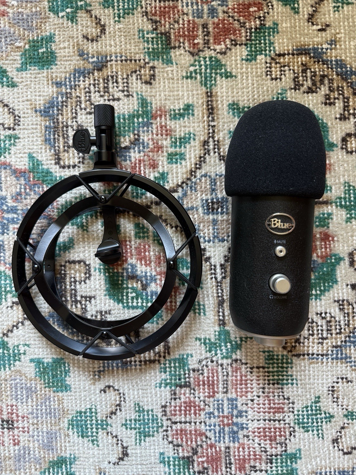 Blue Yeti Pro with Radius III Shockmount