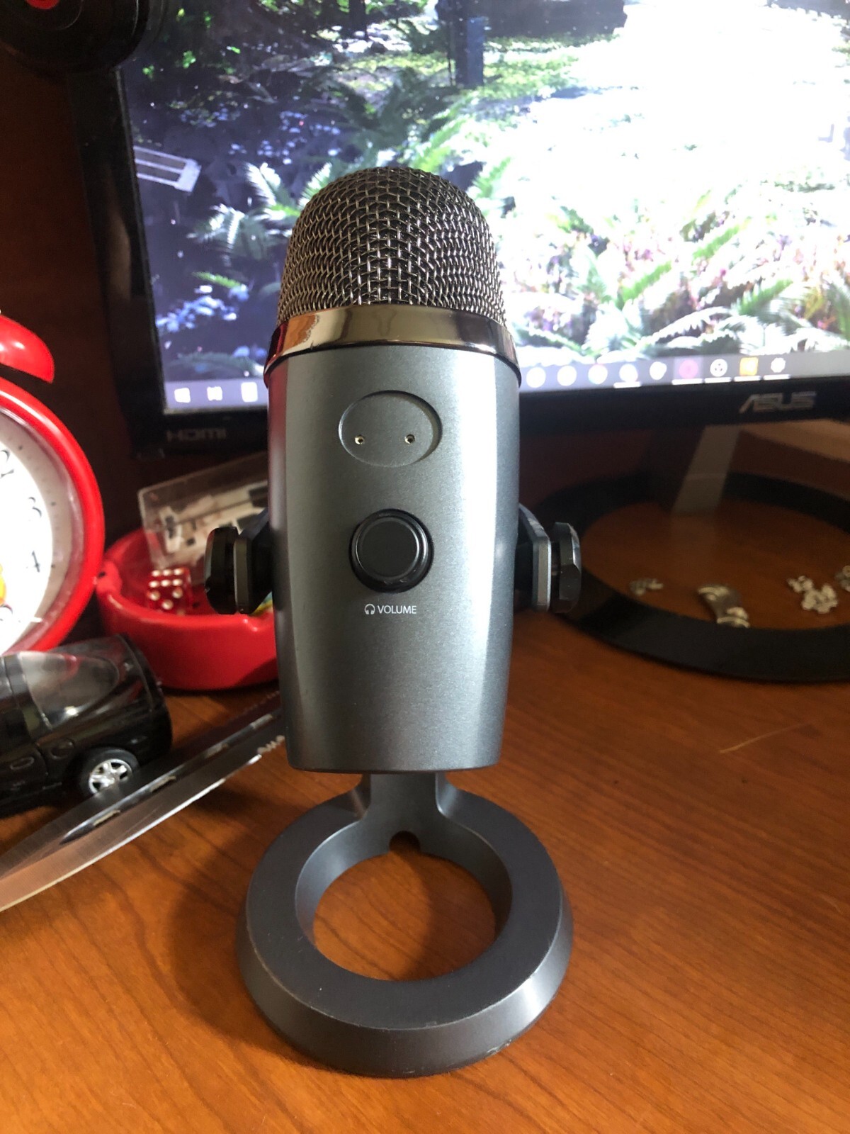 Blue Yeti Nano (missing ‘Blue’ logo)