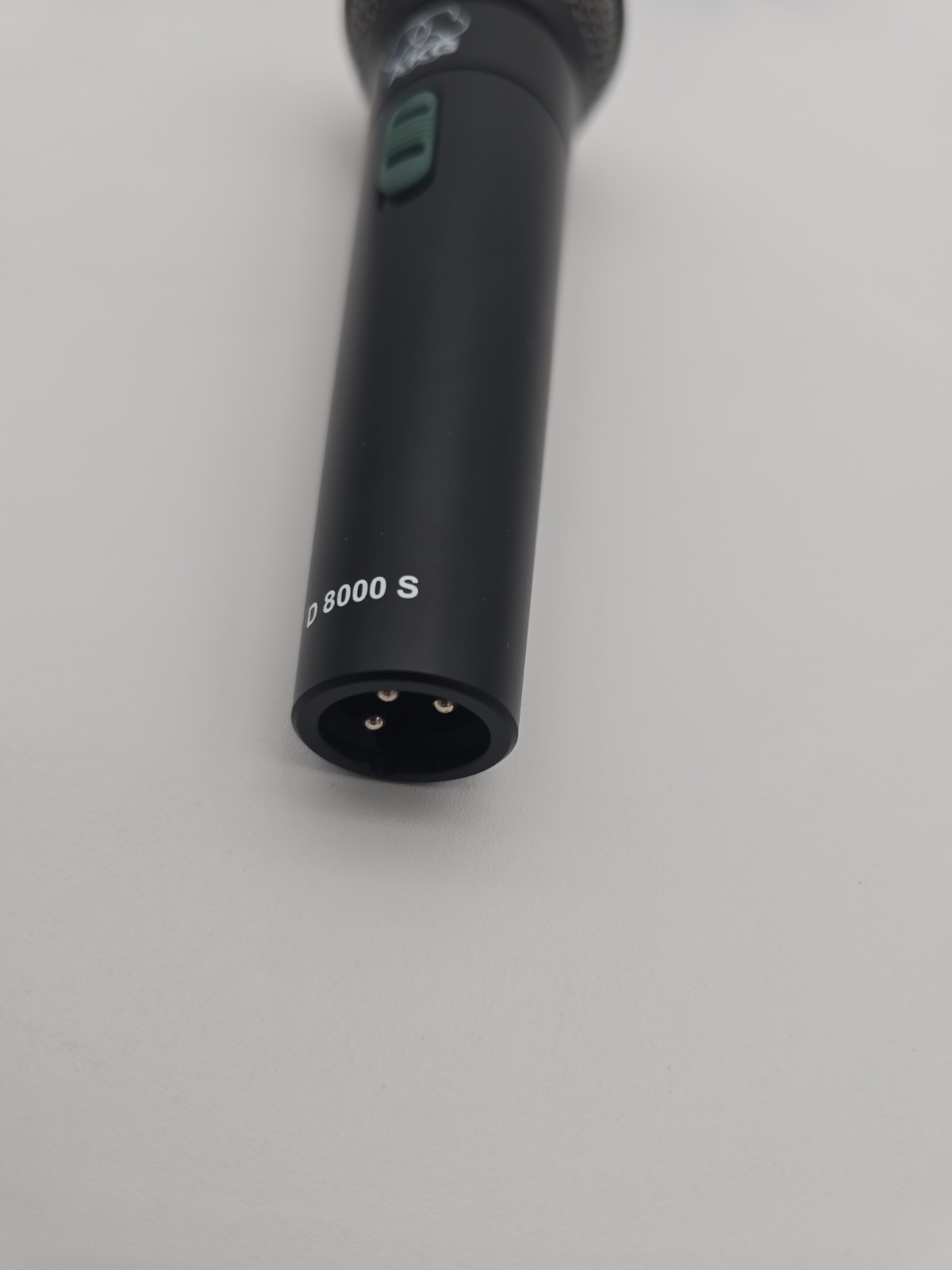 Akg D 8000 S Microphone In Box