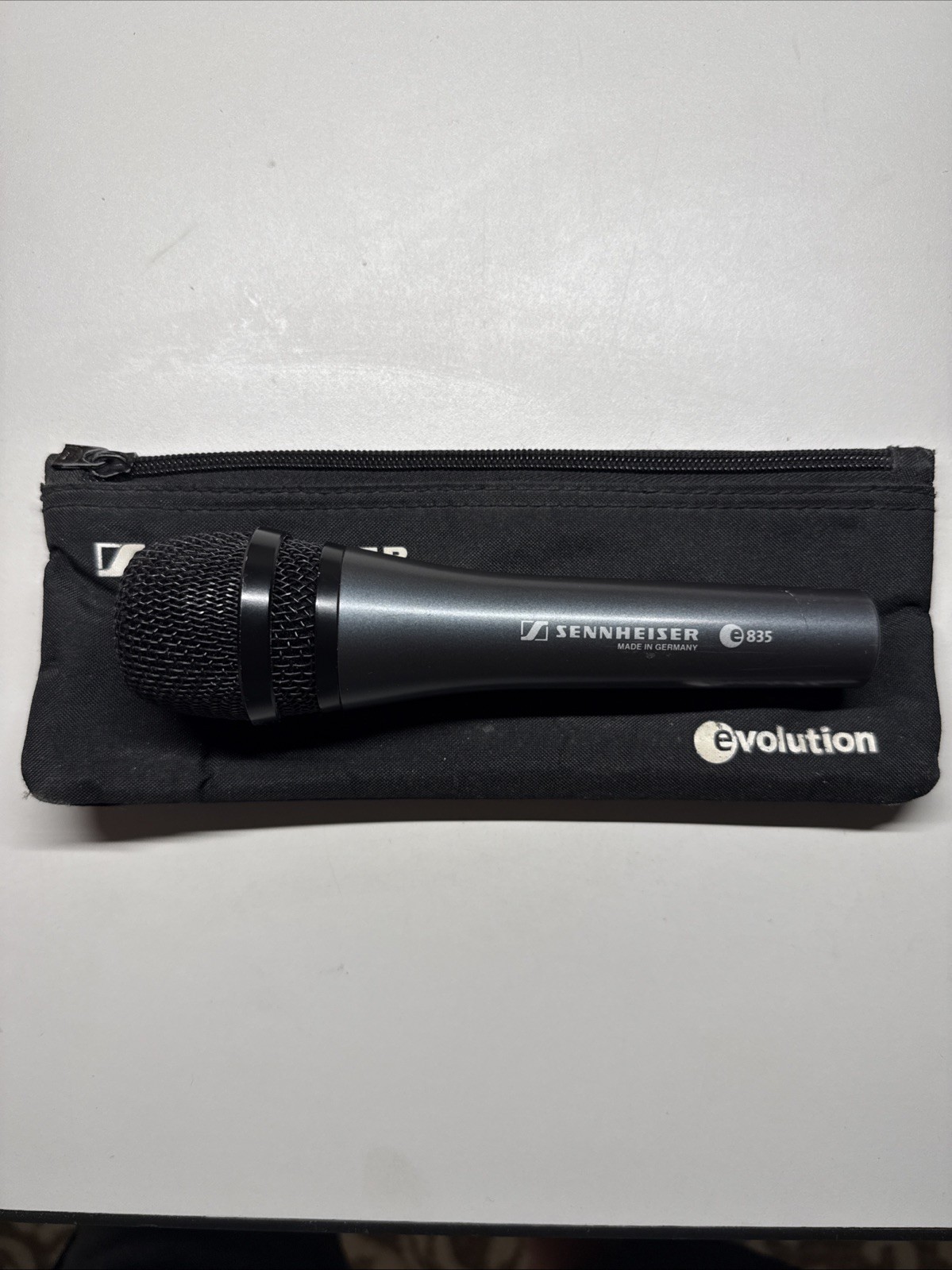 Sennheiser e835 Dynamic Vocal XLR Microphone with soft case!