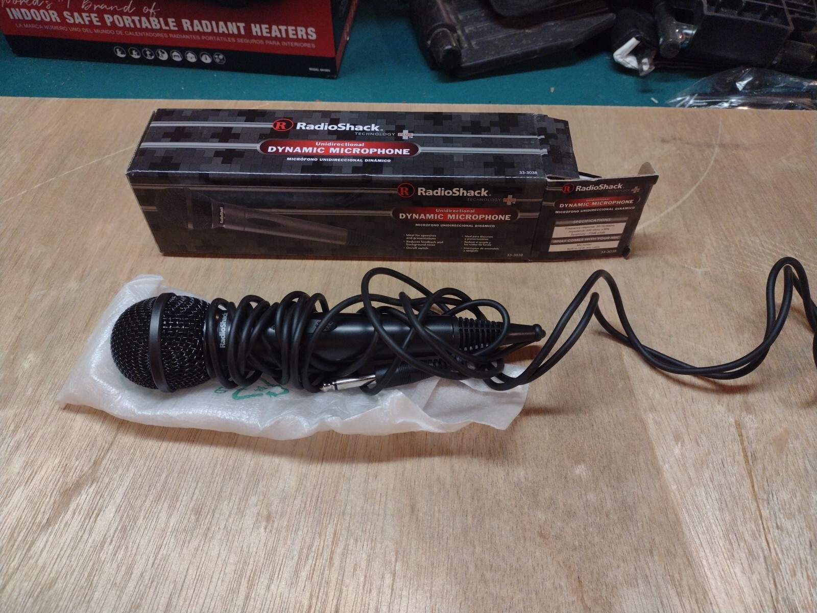 RADIO SHACK UNIDIRECTIONAL DYNAMIC MICROPHONE 330-3038 OPEN BOX