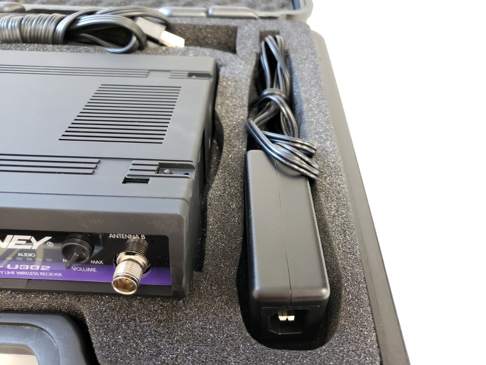 Peavey Pro Comm PCX U-302 Lavalier Wireless System