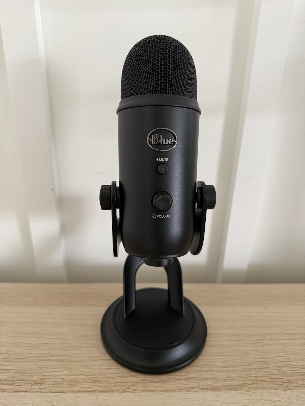 Logitech For Creators Blue Yeti USB Type-A Microphone Multi-Pattern Blackout