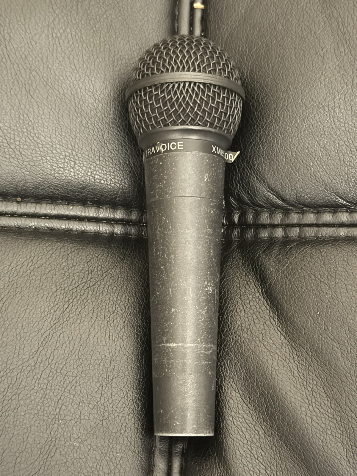 Behringer ULTRAVOICE XM8500 Dynamic Vocal Microphone Cardioid – Black/Silver