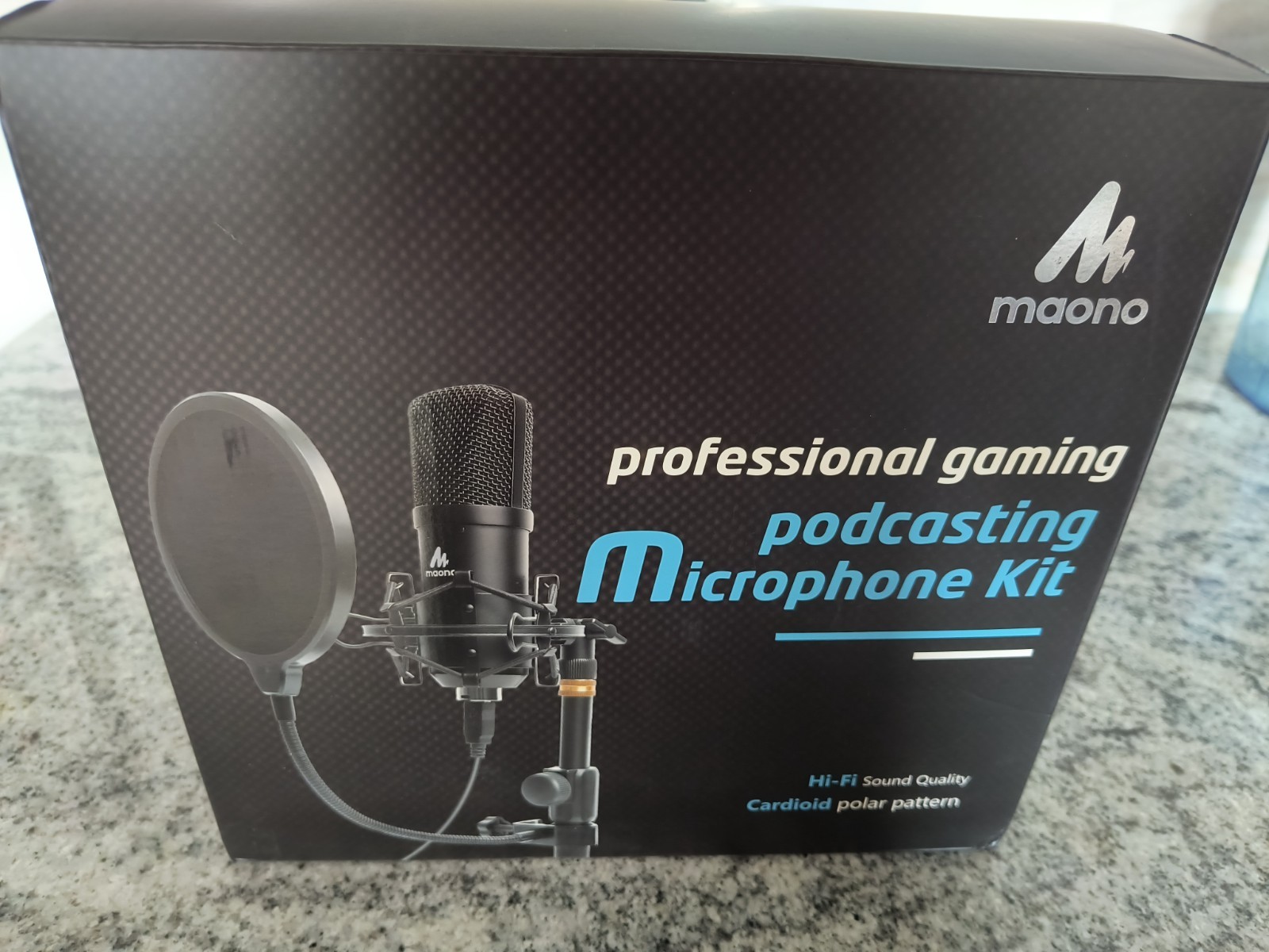 Podcasting microphone kit with carrying case