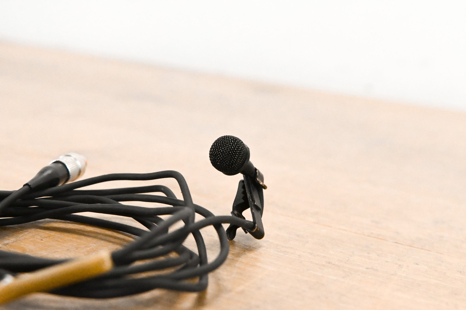 Sennheiser MKE 2 Lavalier Lapel Mic w/ 3-Pin Lemo Connector – Black CG012BT