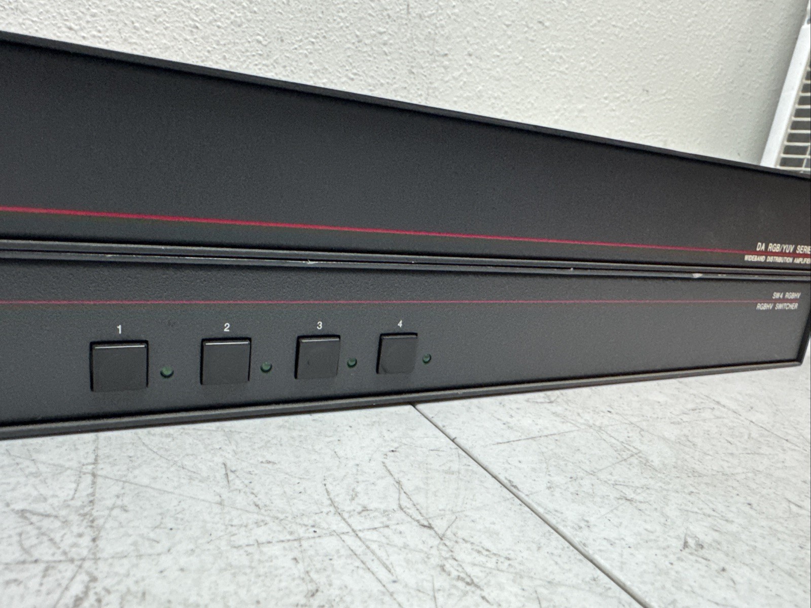2 Extron DA RGB/YUV Series Wideband Distribution Amplifier DA6 RGBHV / SW4