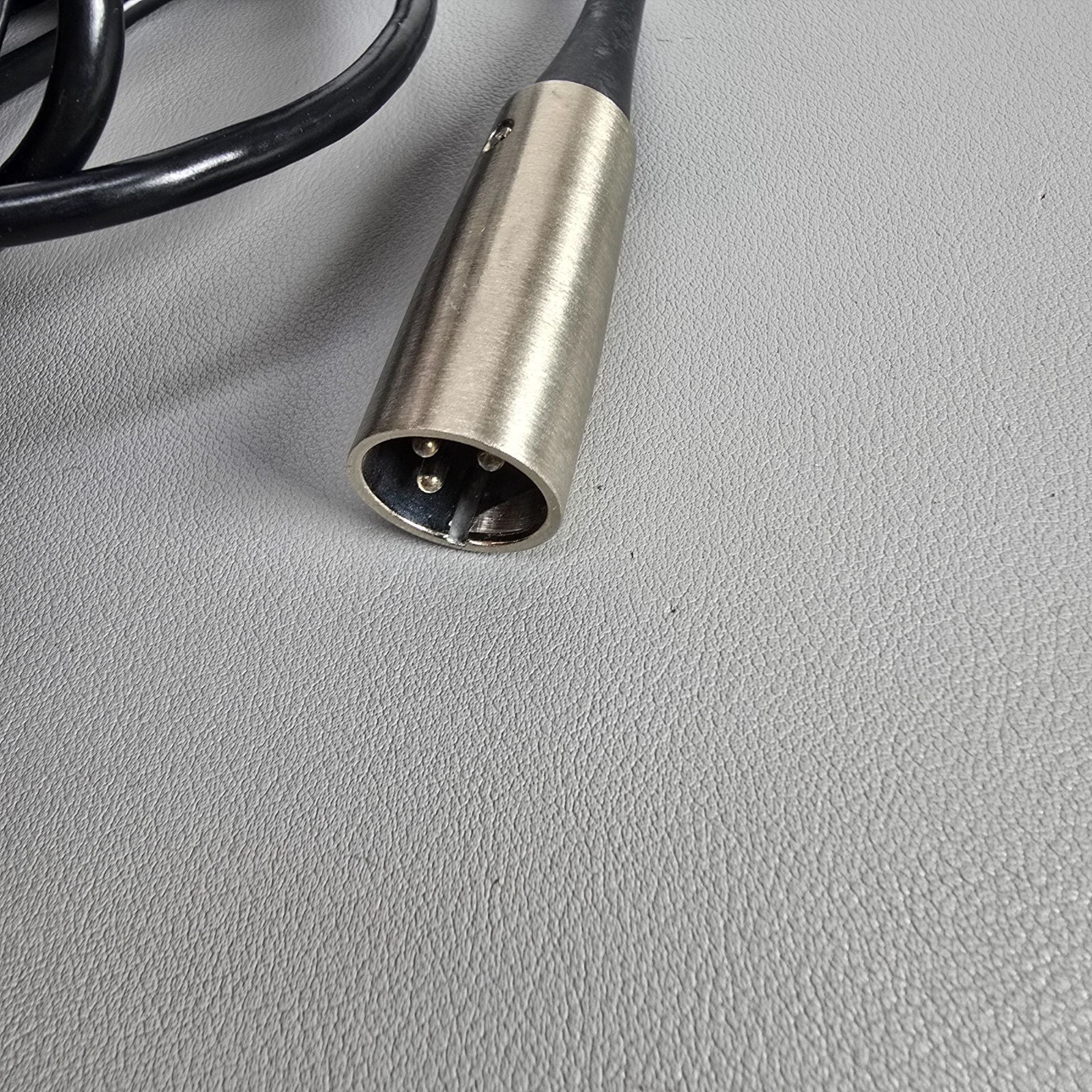 Shure SM83 Omnidirectional Lavalier Microphone W/ Belt Pouch & Accessories