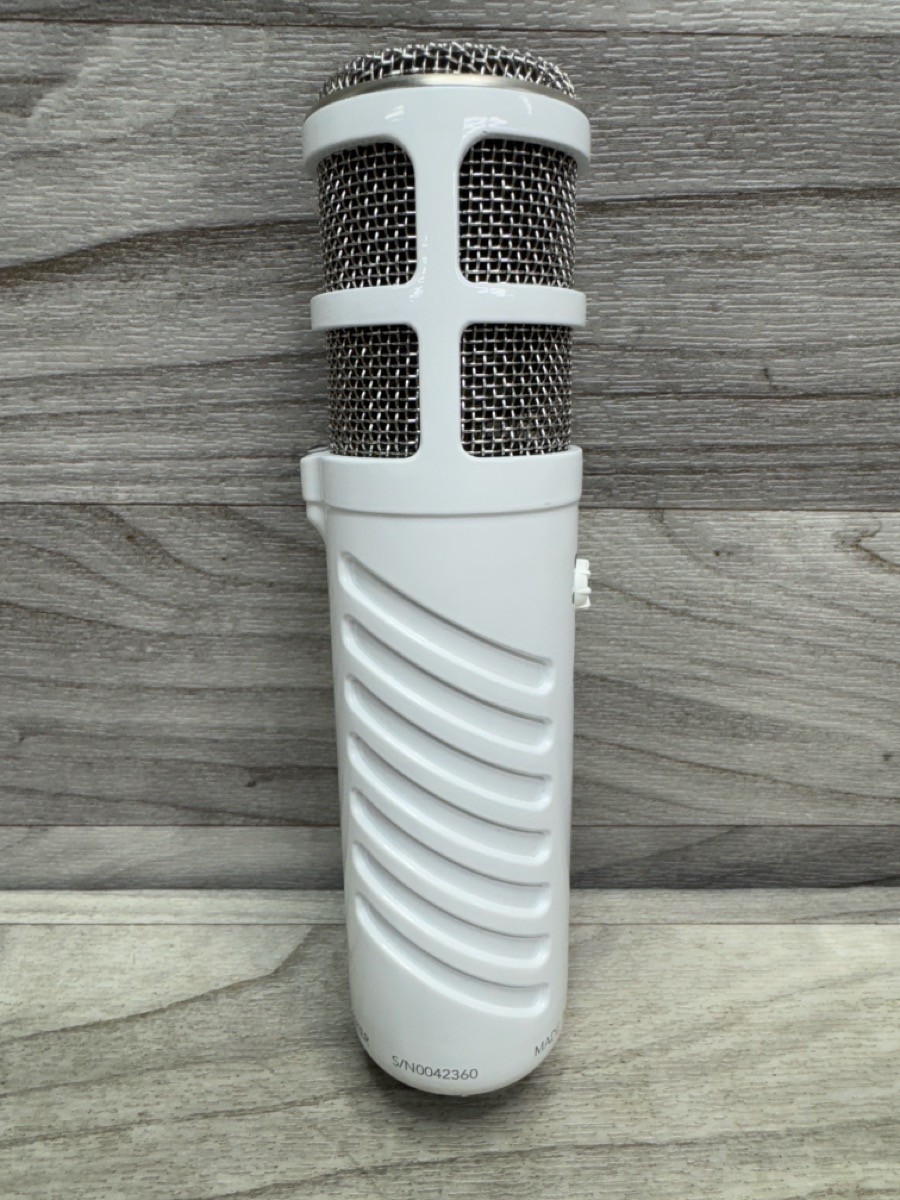 RØDE Podcaster USB Microphone – Broadcast Sound. Plug & Play Simplici (184105-1)