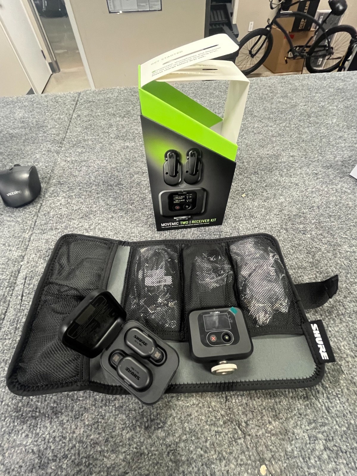 Shure MV-TWO-KIT-Z7 2x Wireless Clip-On Mics, Charge Case and Plug-in Receiver