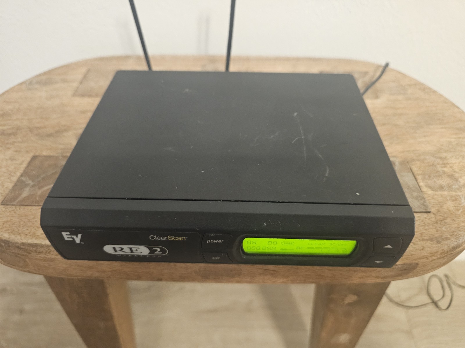 Electro-Voice RE-2 Wireless Receiver ClearScan Band A 658.250 MHz w/ Antennas