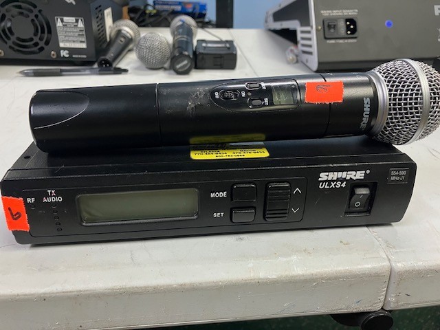 Shure ULXS4, ULX2 w Sm58 head J1 wireless system complete, guarantee works