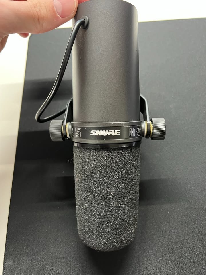 Shure SM7B Cardioid Dynamic Vocal Microphone