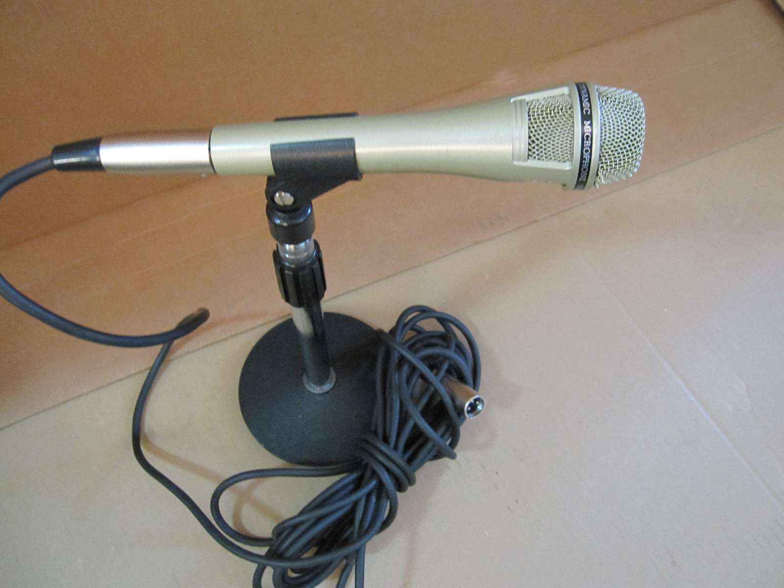 Lanier Omni-Direction Dynamic Microphone 500 ohm With Cable And Stand