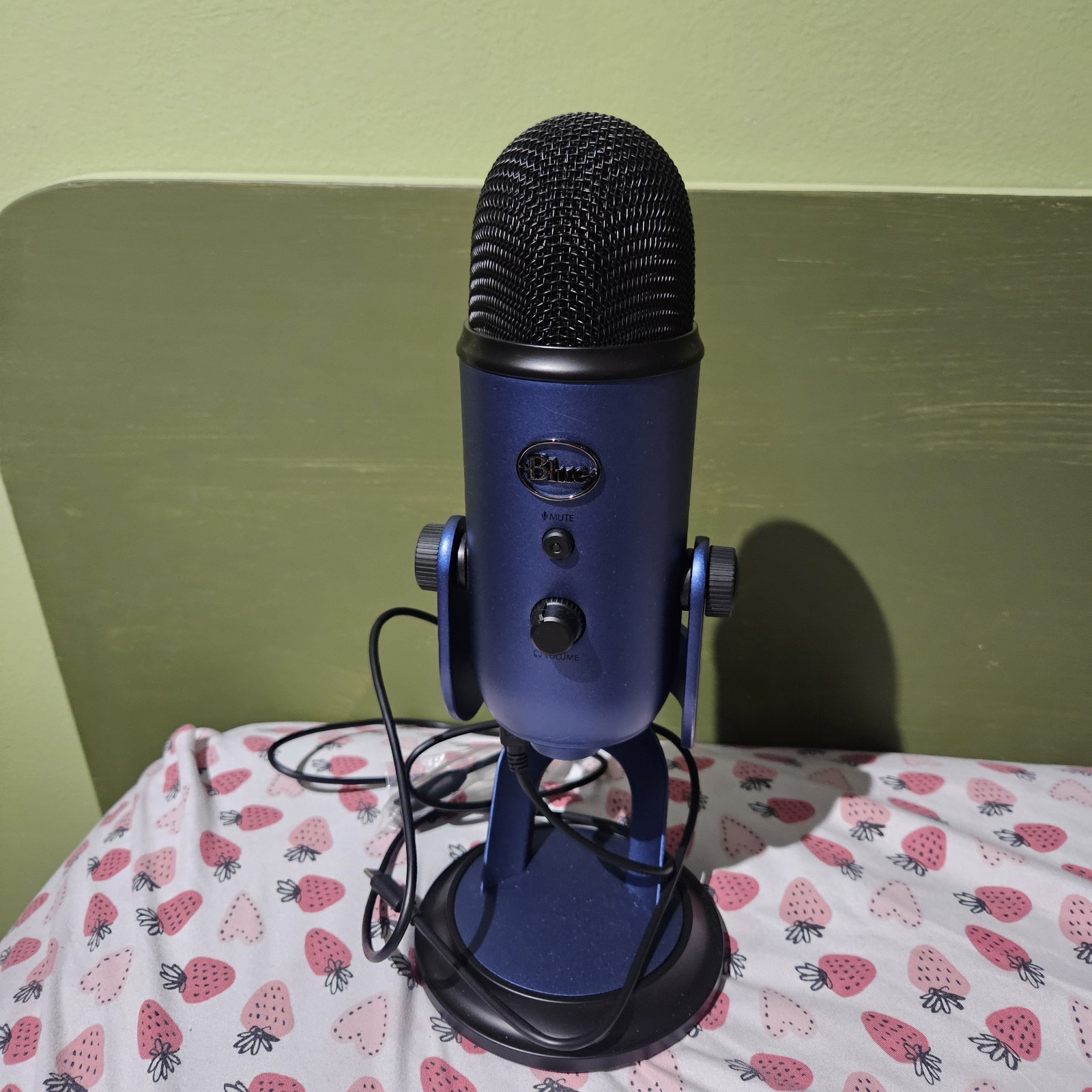 Blue Microphones Yeti Multi-pattern USB Condenser Microphone – Midnight Blue