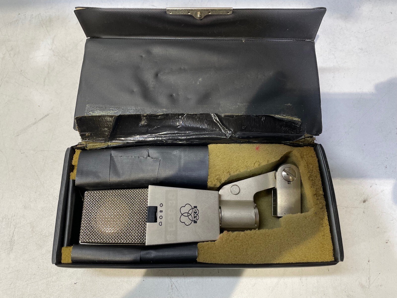 1 x AKG C414EB 4 Pattern Condenser Microphone Vintage Rare with Case and clip