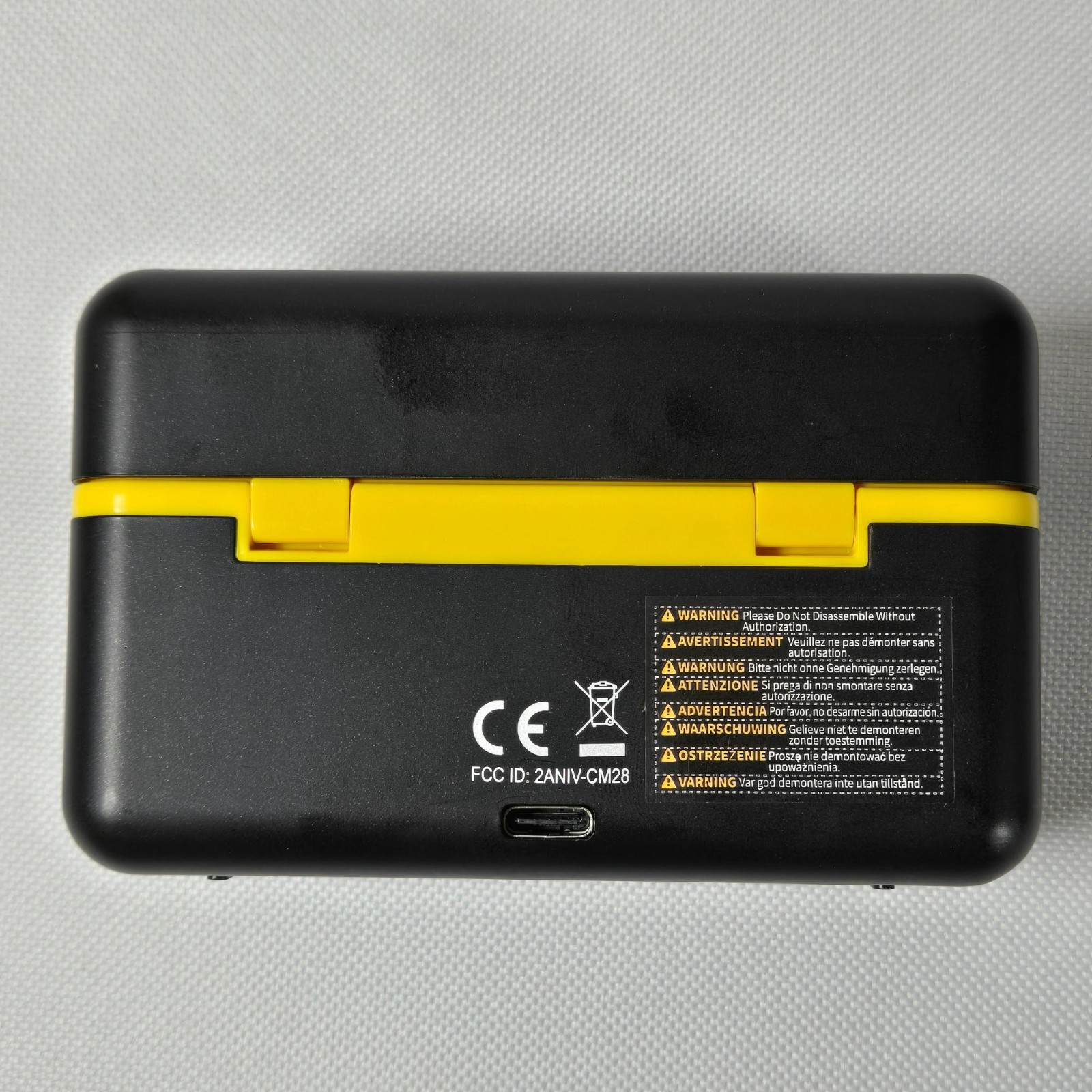 Neewer Wireless Microphone System CM28 Charging Case Dual-Channel Black & Yellow