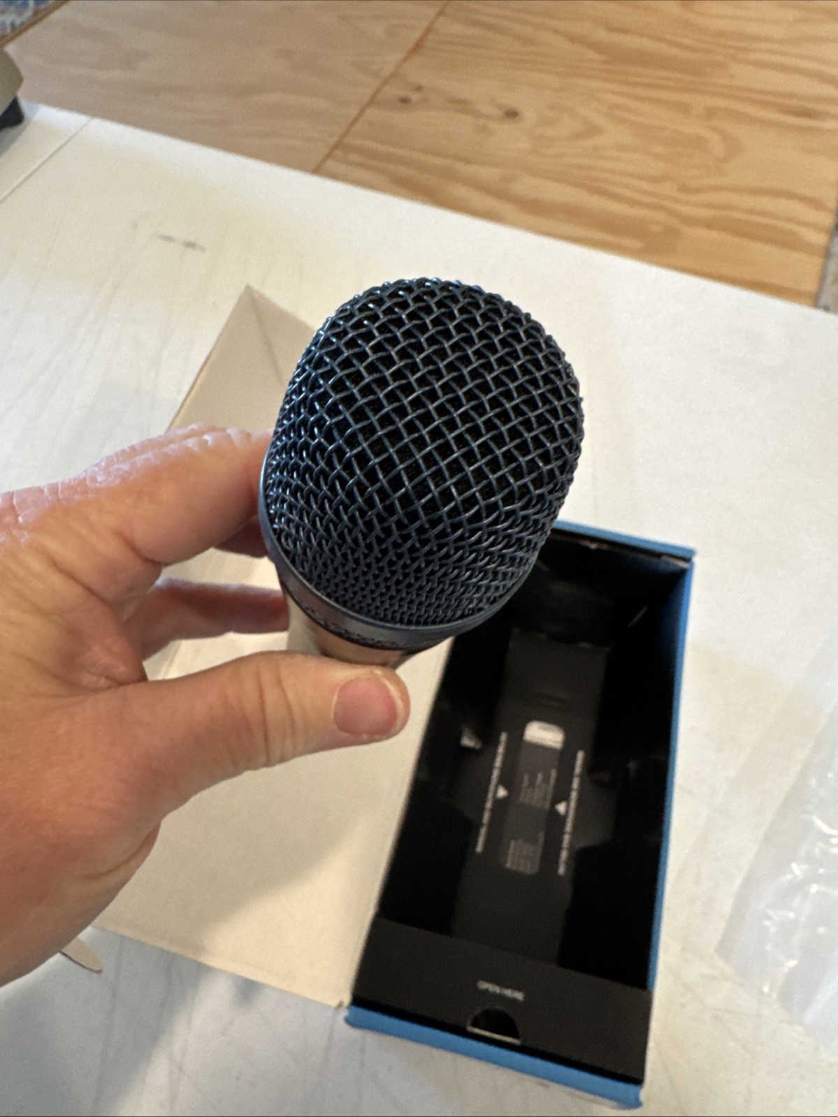 SENNHEISER Vocal dynamic microphone E945 900 series captures every detail
