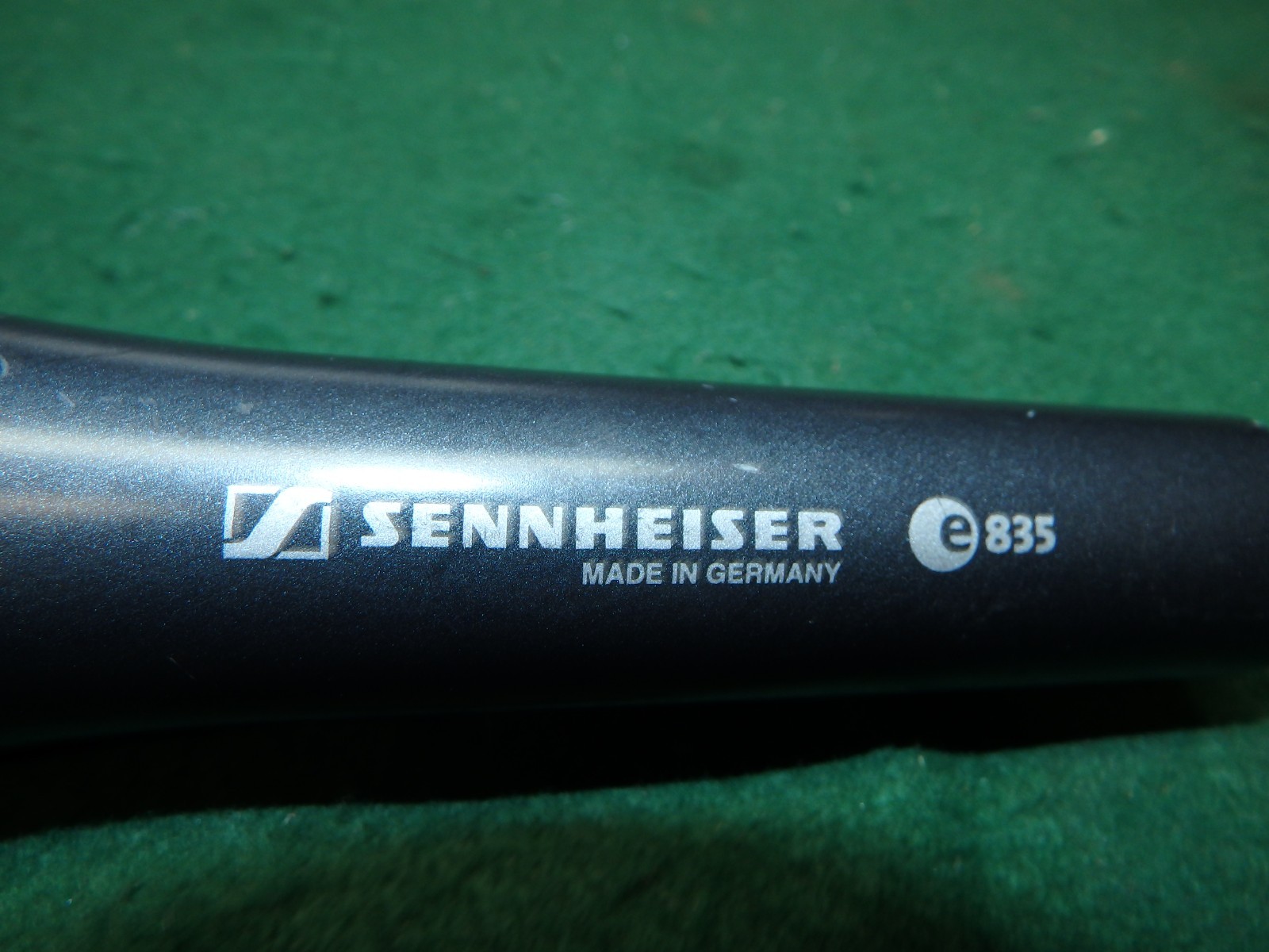 Sennheiser e 835 Dynamic Cardioid Vocal Microphone.