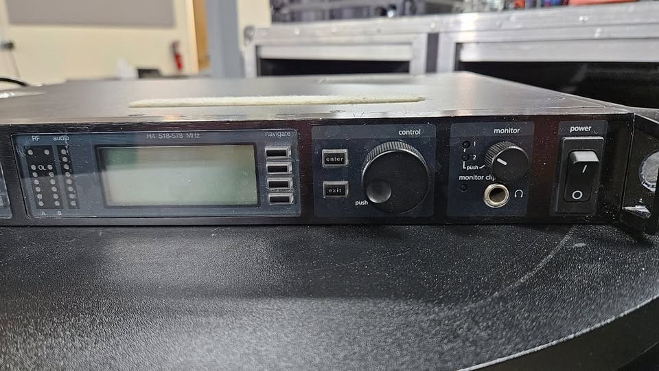 🎤 MASSIVE SHURE UHF-R Wireless System: 18 Channels Total! 9 UR4D/UR4D+ Receiver