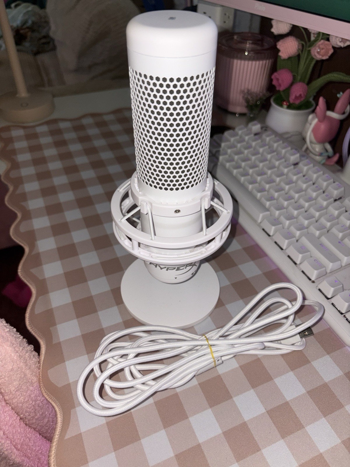 HyperX QuadCast S Standalone Microphone RGB Lighting – White