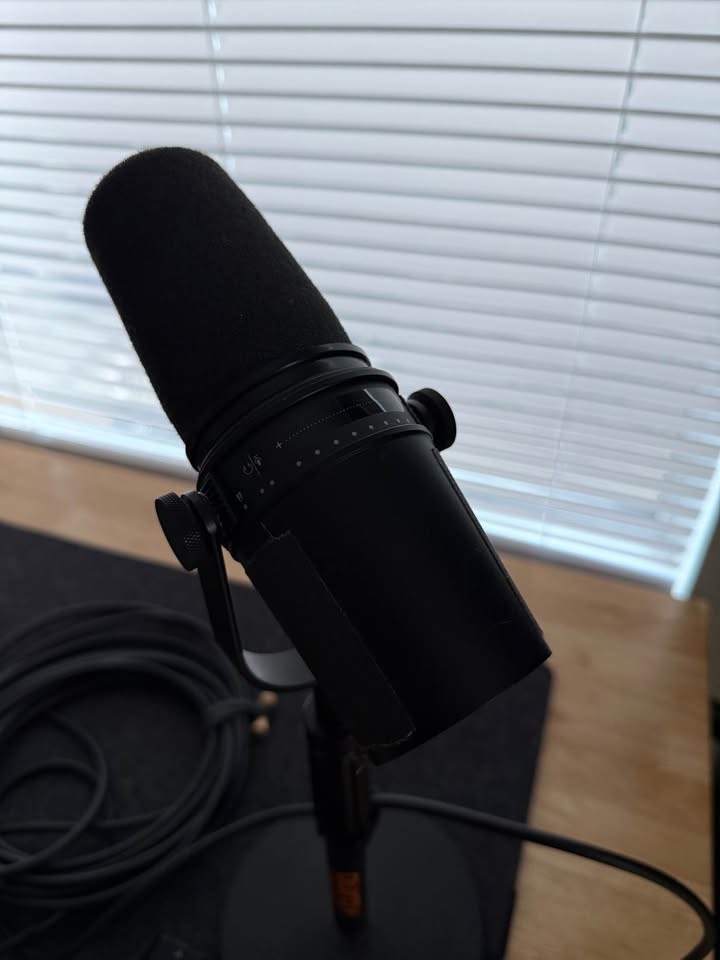 Shure MV7 Podcast Microphone – Black