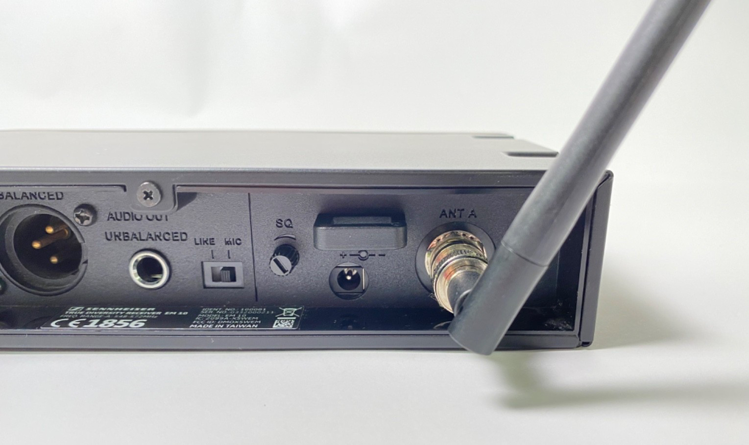 Sennheiser True Diversity EM 10 Receiver 548-572 MHz w/ Antennas *POWER TESTED