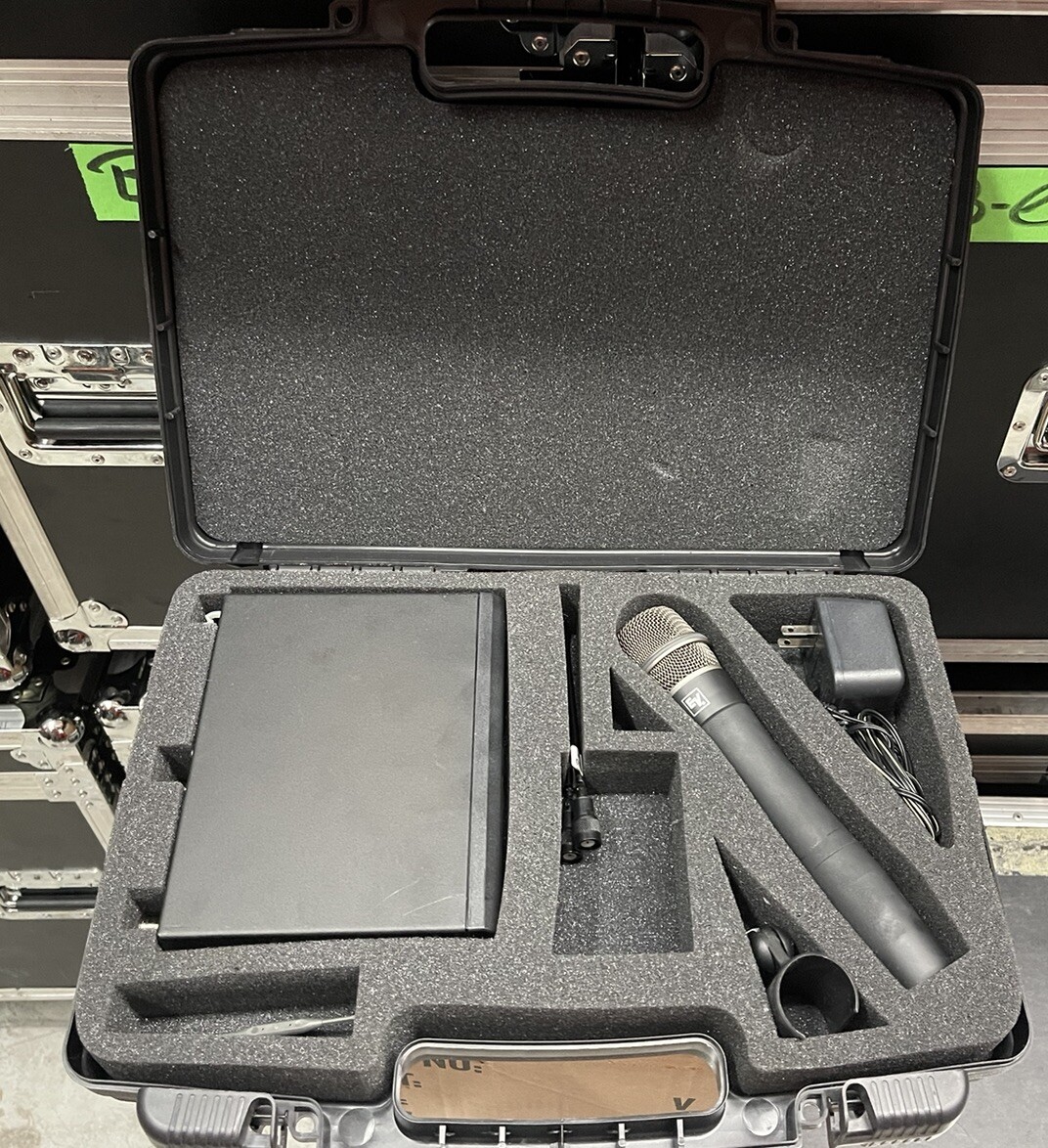 ElectroVoice UHF Wireless Microphone system EV-RE2 with HUT2D-267a, Band-A.