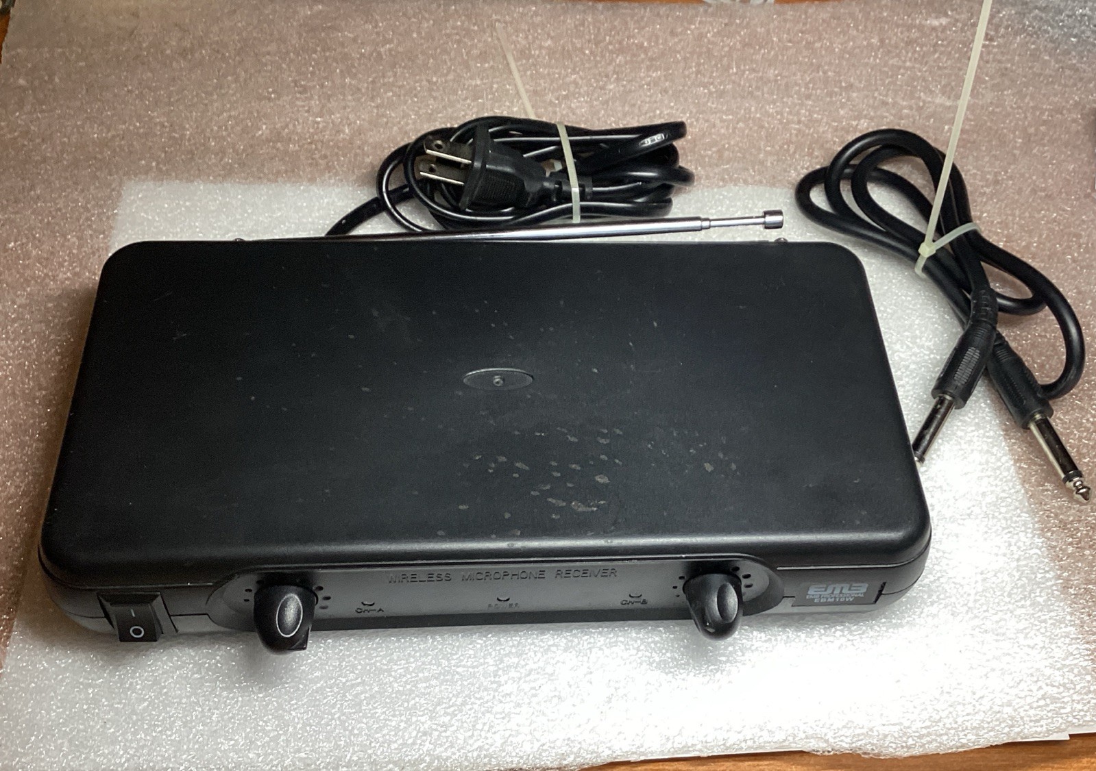 EMB Professional Wireless Microphone Reciever EBM 10W Tested