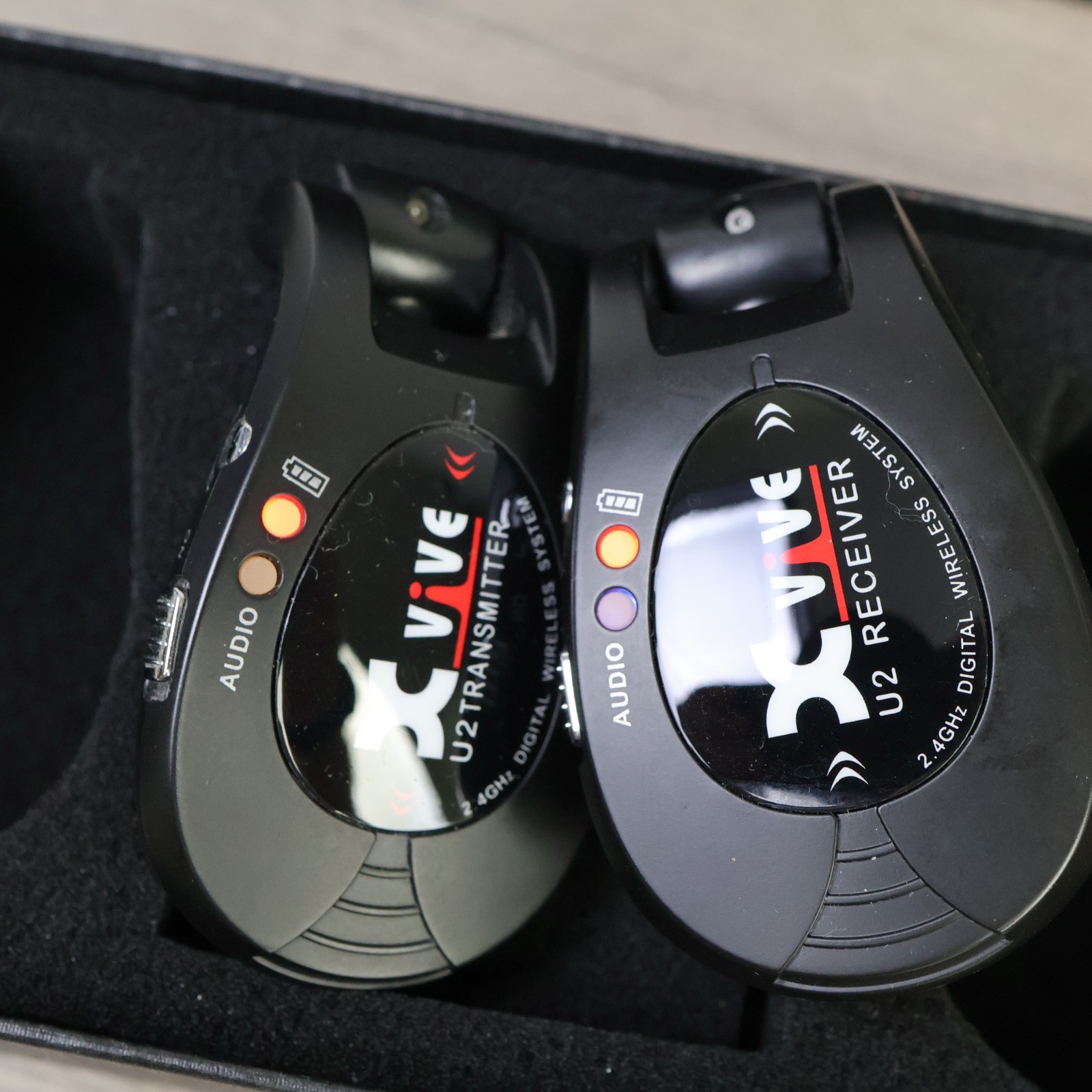 XVIVE U2 Guitar Wireless System with Transmitter and Receiver – Black