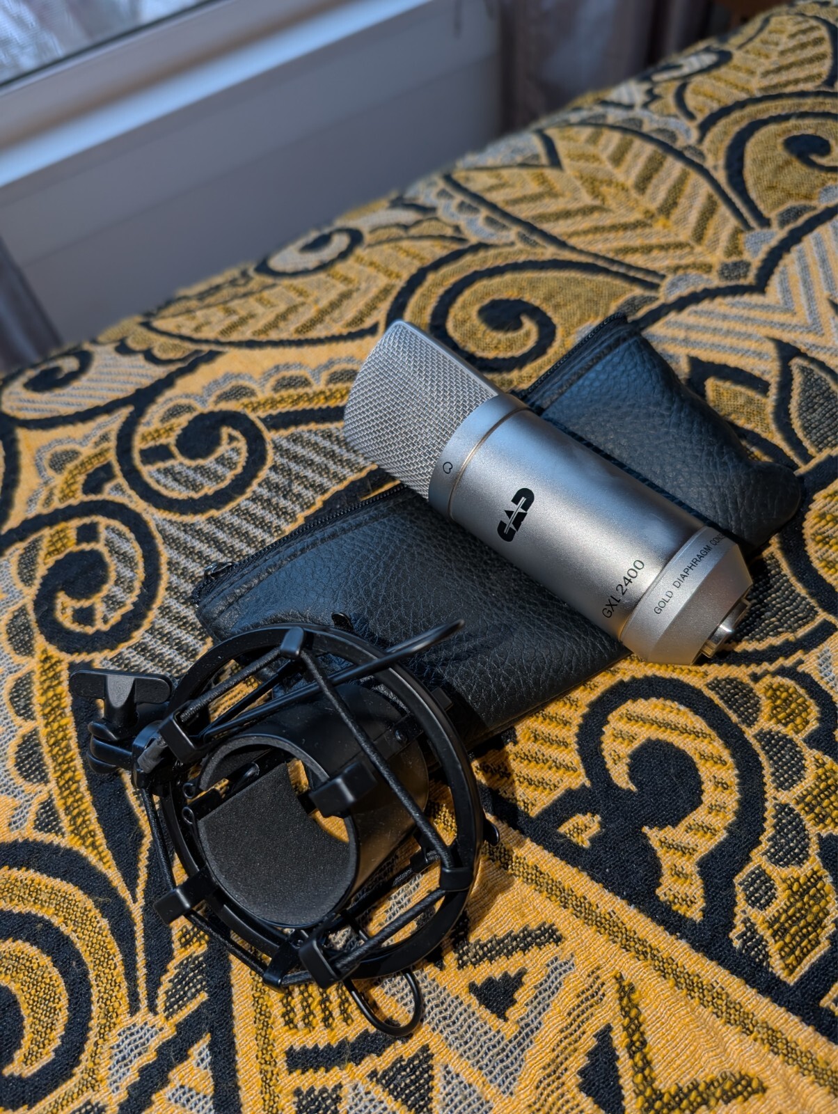 Gold CAD GXL2400 Large Diaphragm Cardioid Pattern Vocal Microphone w shock mount