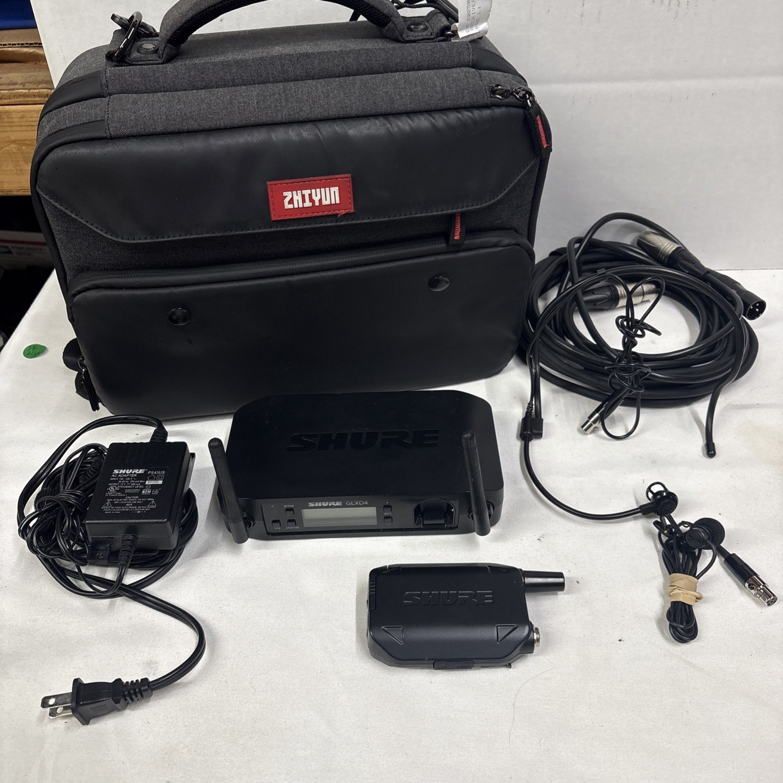 Shure GLXD1 Z2 Bodypack Transmitter + GLXD4 Z2 Wireless Receiver W/ Adapter Used