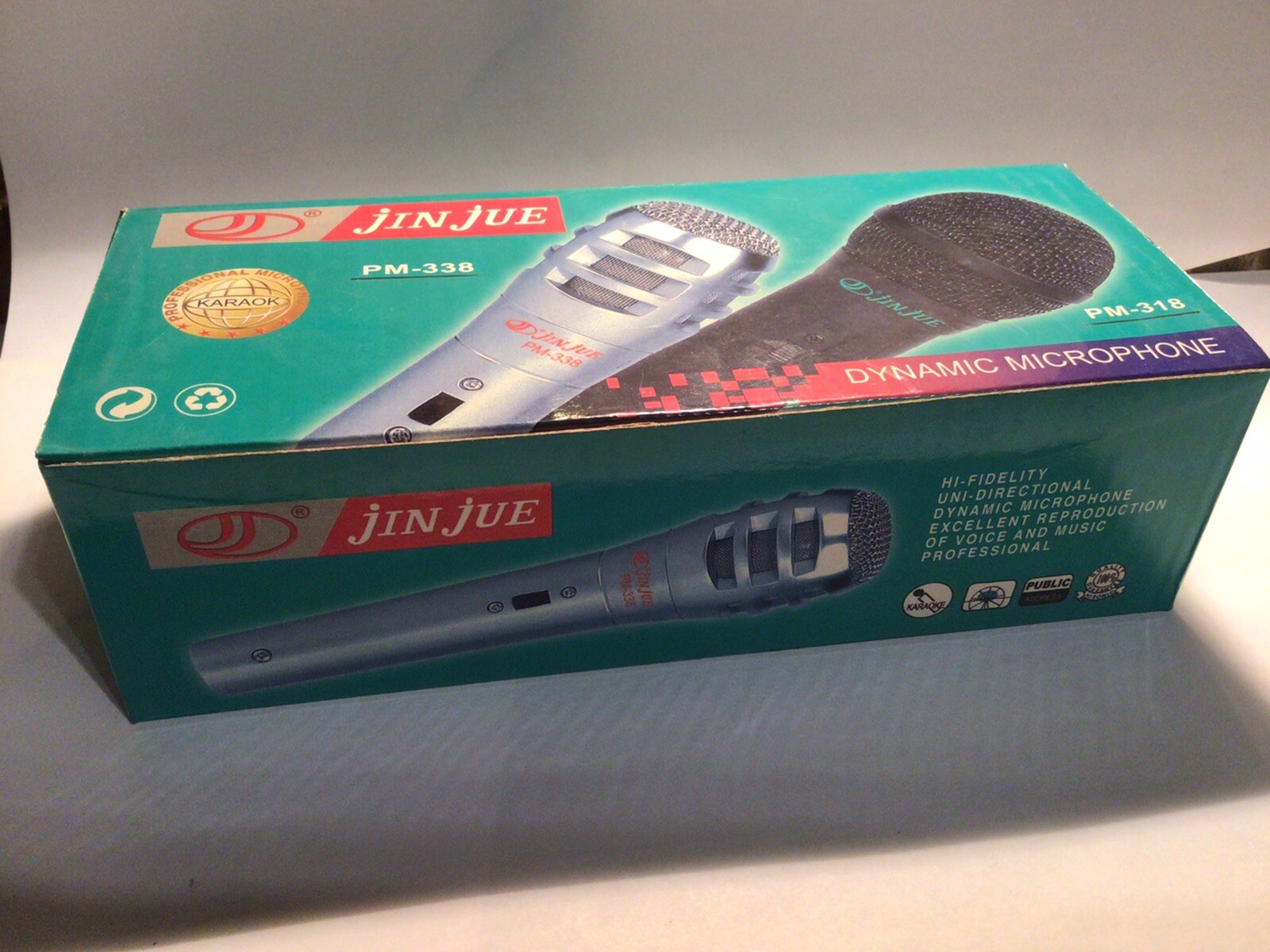 Jin Jue Handheld dynamic vocal / karaoke microphone with 1/4” to XLR cable incl.