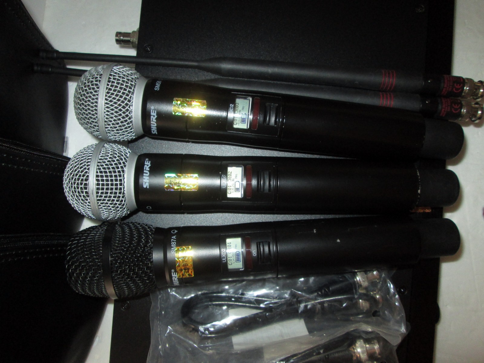 SHURE ULXD4Q-H50, 3 x ULXD2-H50 SM87A & SM58 Wireless Microphone & Receiver